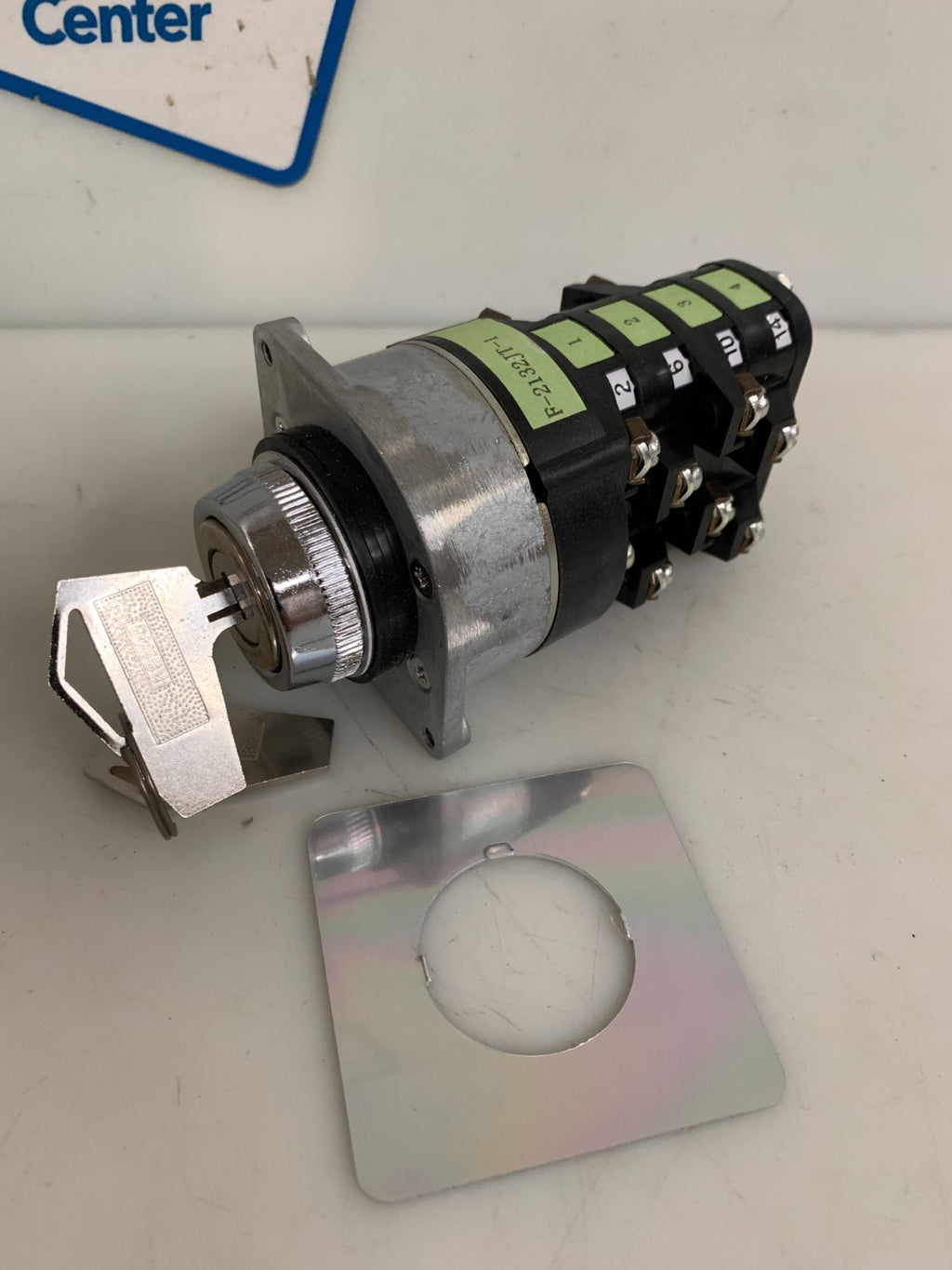 FUJI ELECTRIC ROTARY CAM SWITCH W/KEYS RC310 F-2132JT-11