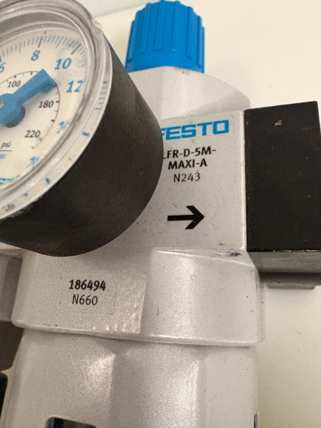 FESTO SHUT OFF VALVE 186514 HE-D-MAXI W/FESTO REGULATOR FILTER 1864943