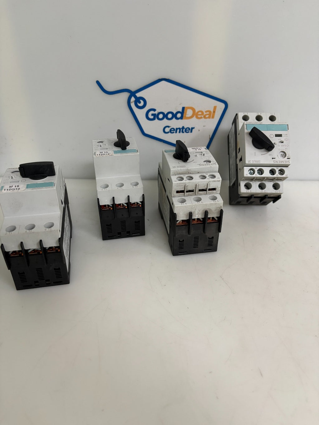 SIEMENS CIRCUIT BREAKER MIX LOT 2X 3RV1021-1DA10 2X 3RV1021-1AA10