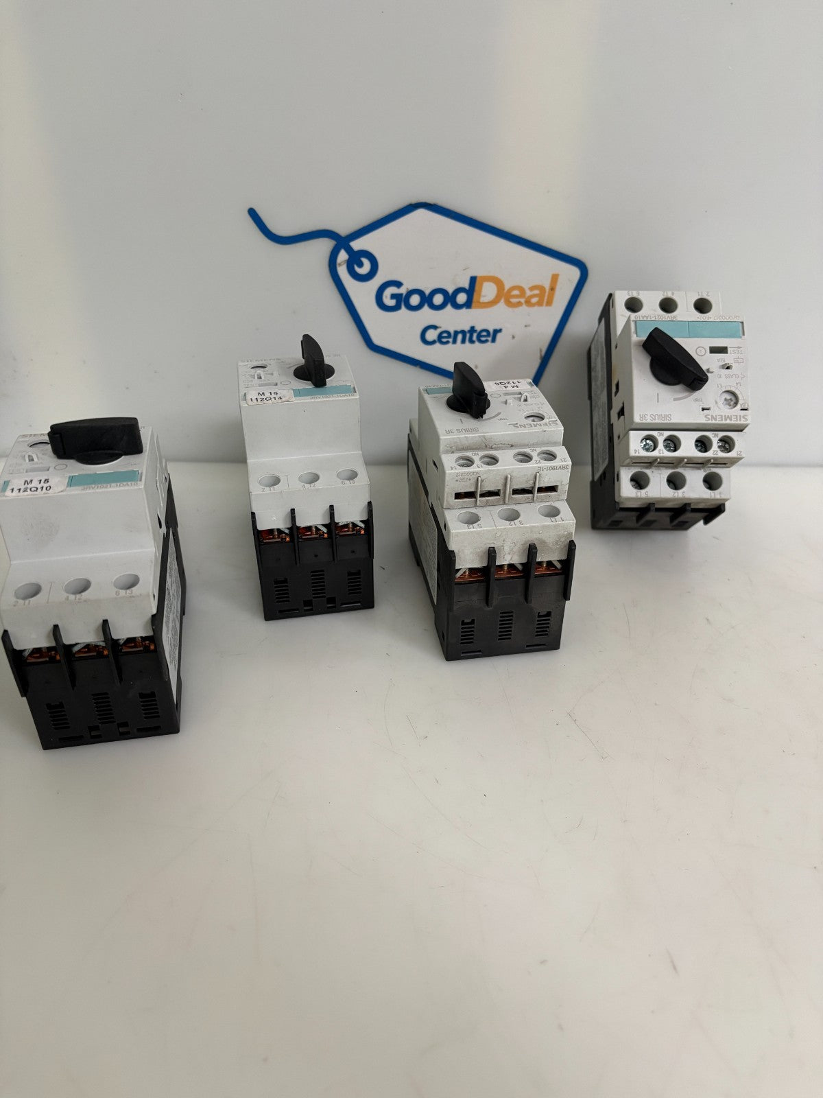 SIEMENS CIRCUIT BREAKER MIX LOT 2X 3RV1021-1DA10 2X 3RV1021-1AA10