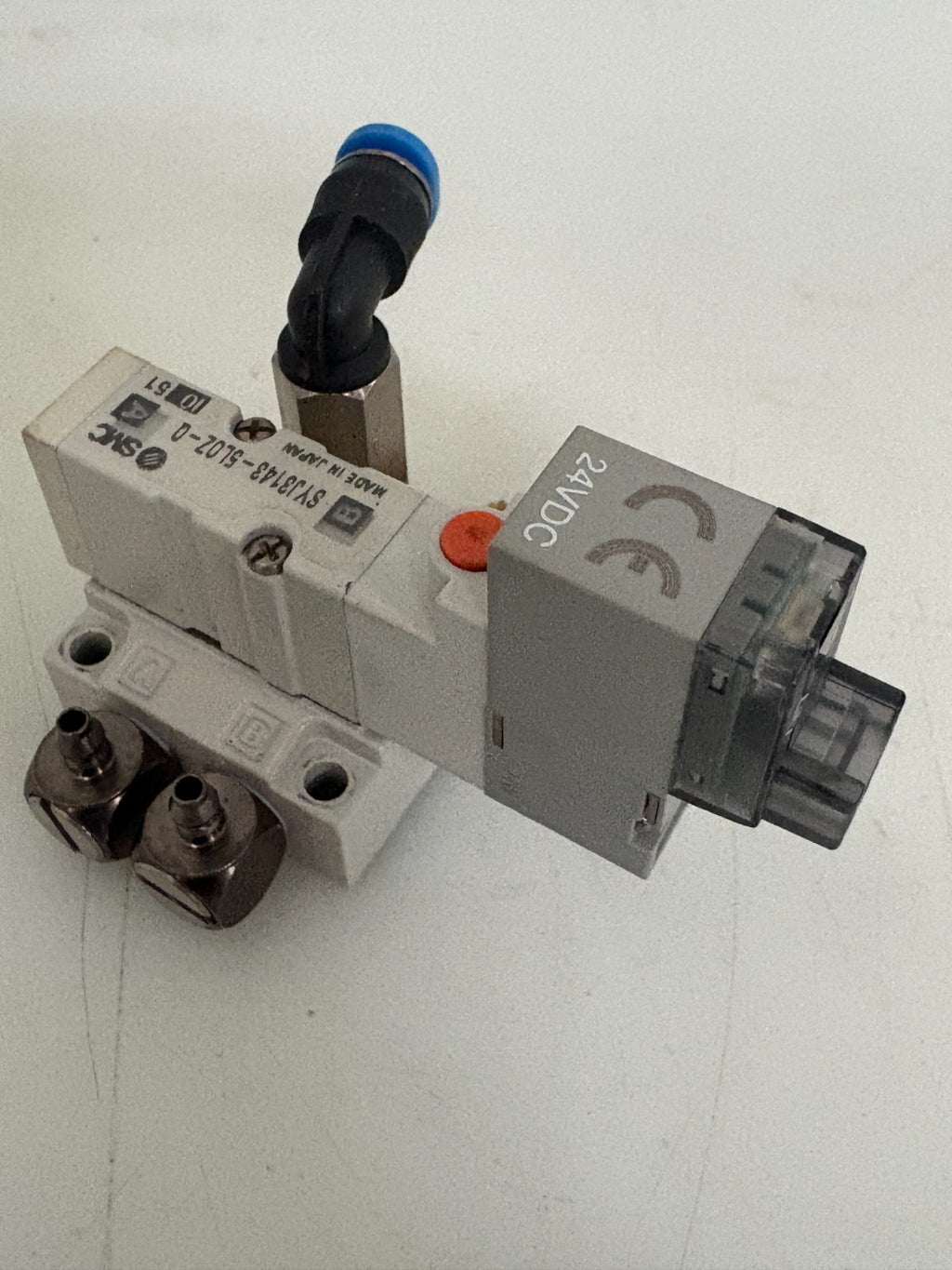 SMC SOLENOID VALVE SYJ3143-5LOZ-Q W/BASE AND FITTING1