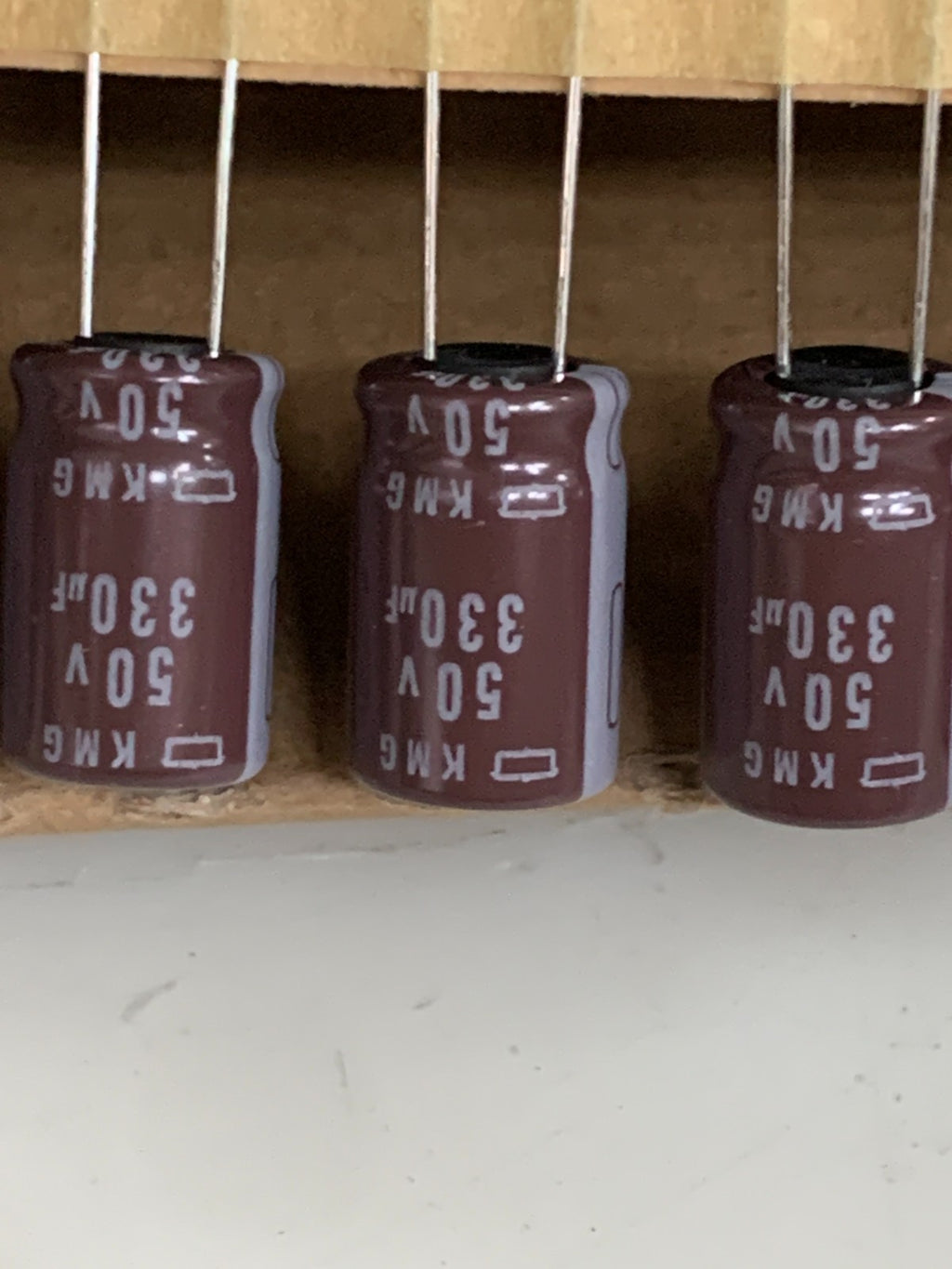 CHEMI CON ALUMINIUM ELECTROLYTIC CAPACITORS 50V EKMG500ETD331MJ16S2