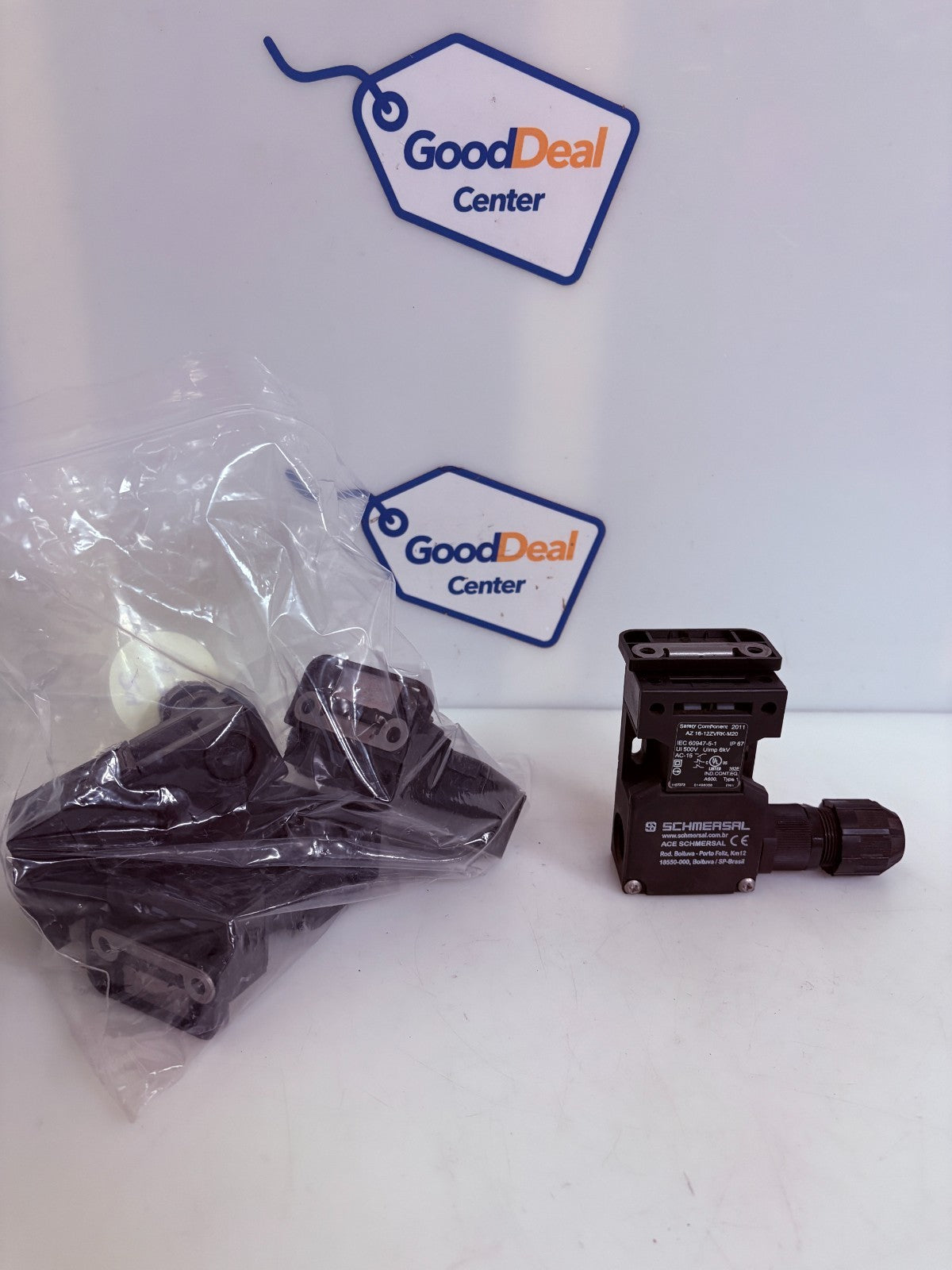 LOT OF 4 SCHMERSAL SAFETY INTERLOCK SWITCH AZ 16-12ZVRK-M200