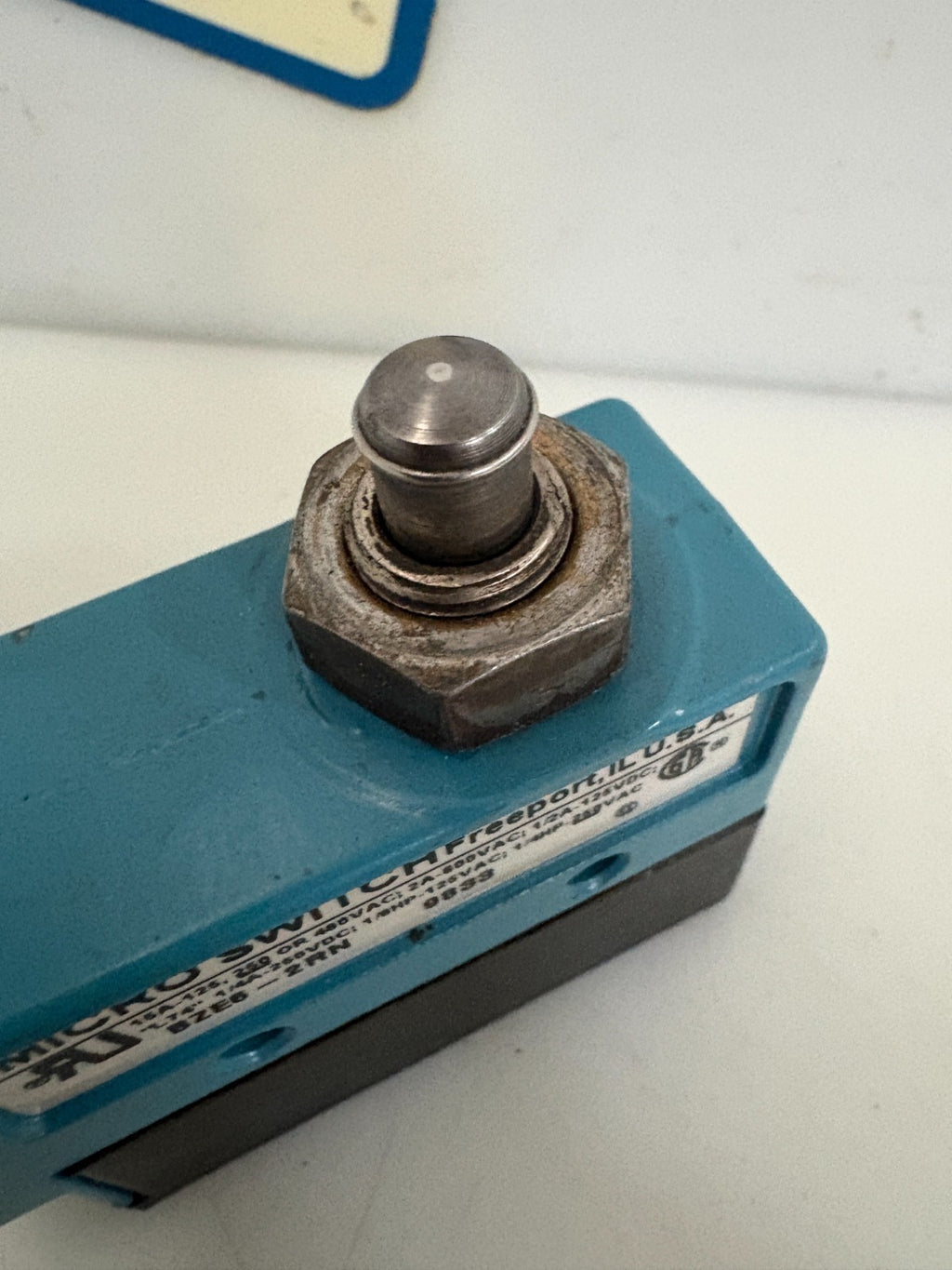 MICRO SWITCH LIMIT SWITCH BZE6-2RN 1