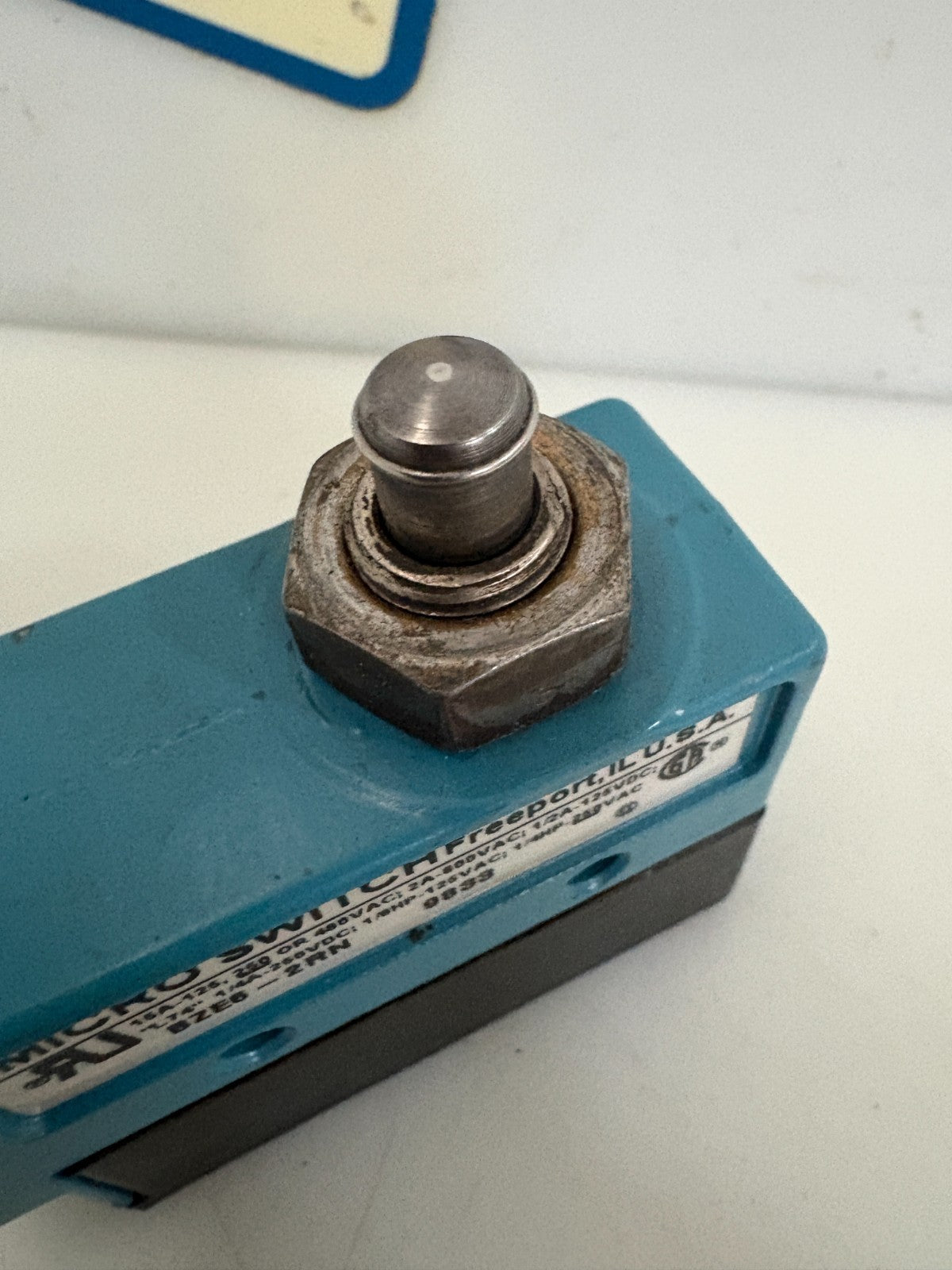 MICRO SWITCH LIMIT SWITCH BZE6-2RN 1
