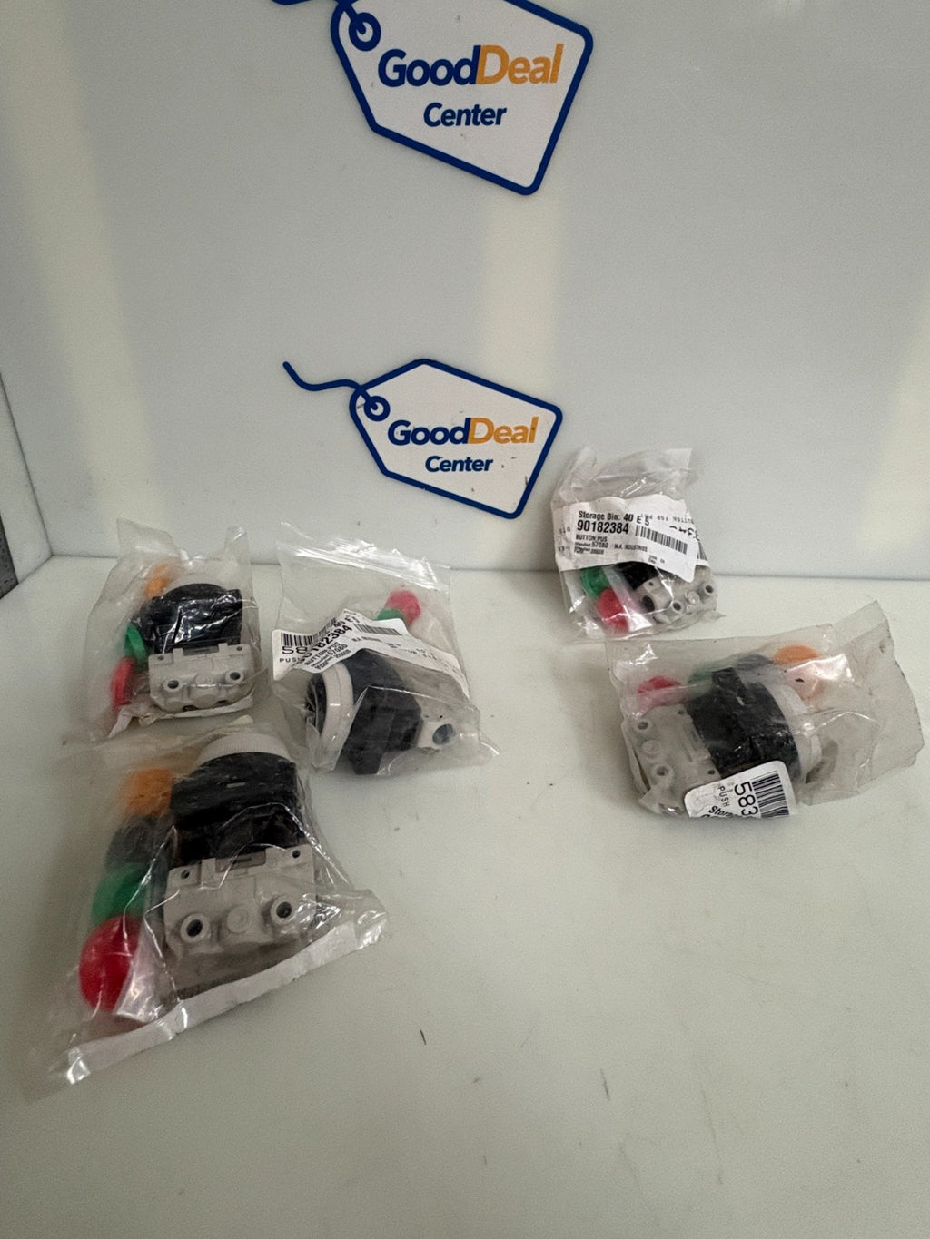 LOT OF 5 SMC PUSH BUTTON PNEUMATIC VALVE VM130-N01