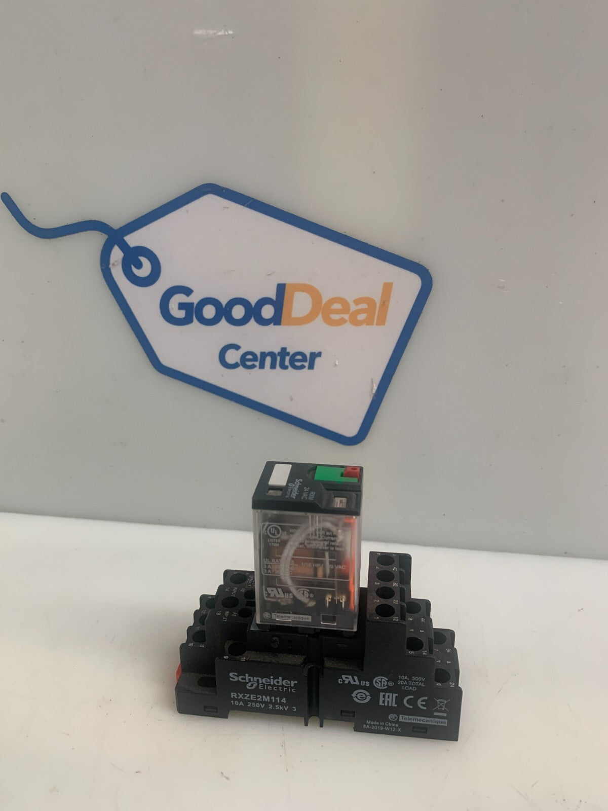 SCHNEIDER ELECTRIC RXZE2M114 Relay  w/SCHNEIDER  RXM4GB2B7 Socket