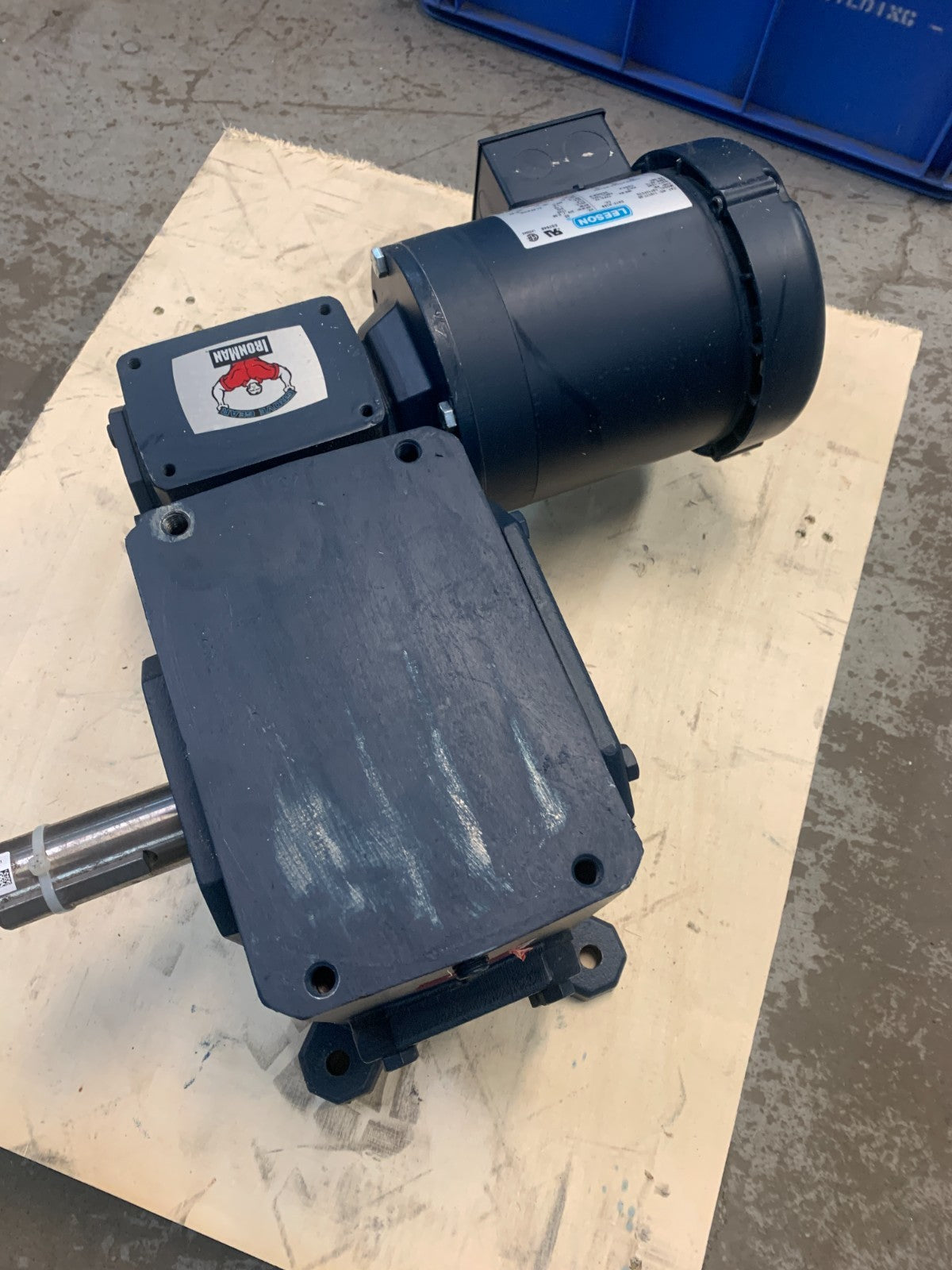GROVE GEAR IRONMAN WORM GEAR REDUCER GRG-DUMQ-832-300-R1-56 W/LEESON 3/4 HP