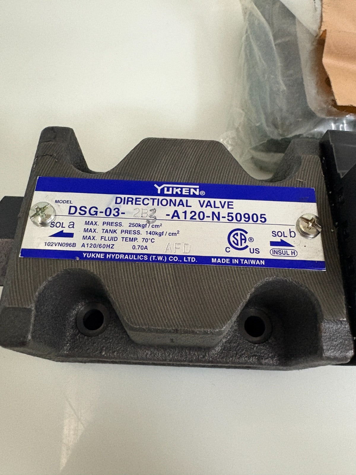 YUKEN DIRECTIONAL VALVE DSG-03-2B3-A120-N-50905 W/SUPPORT PLATE
