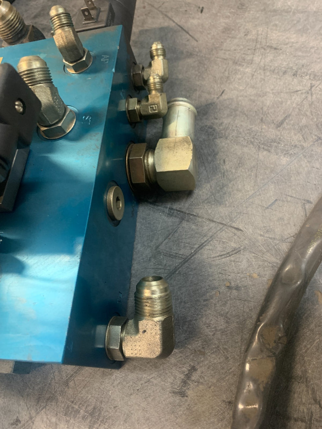 FLUID POWER MFG HYDRAULIC CONTROL VALVE #241295AB