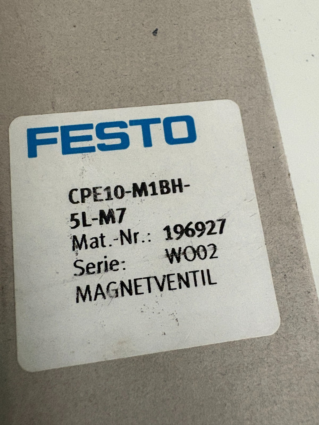 LOT OF 2 FESTO SOLENOID VALVE CPE10-M1BH-5L-M7 1969272