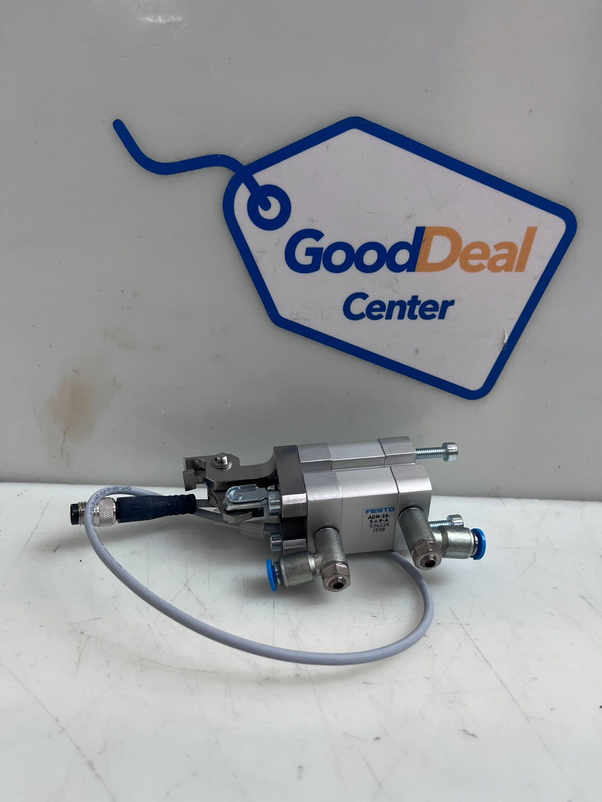 FESTO ADN-16-5-I-P-A Pneumatic Cylinder 536226  w/FESTO Sensor & Trapping0