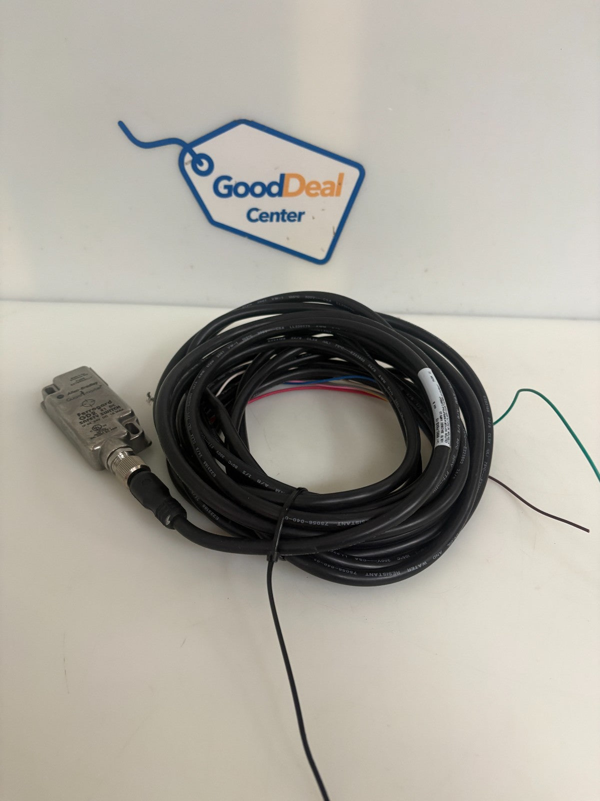 ALLEN BRADLEY GUARD MASTER FERROGARD GD2 SAFETY SWITCH W/CABLE 889D-F8AB-10 B0