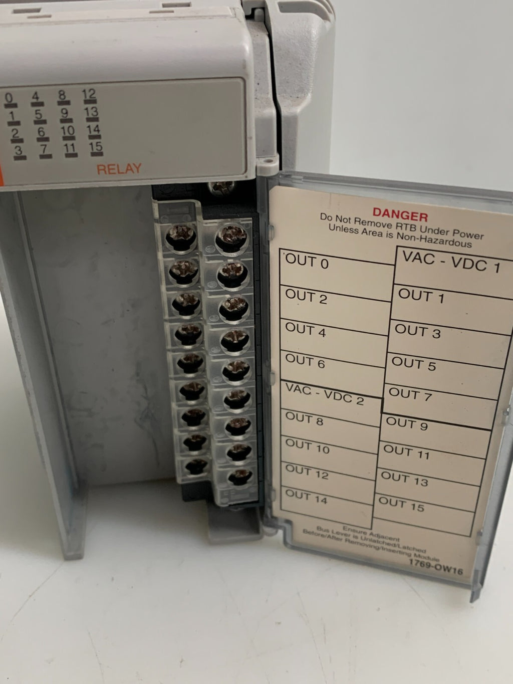 ALLEN BRADLEY   Relay Output Module  1769-0W16  w/Terminator  1769-ECR2