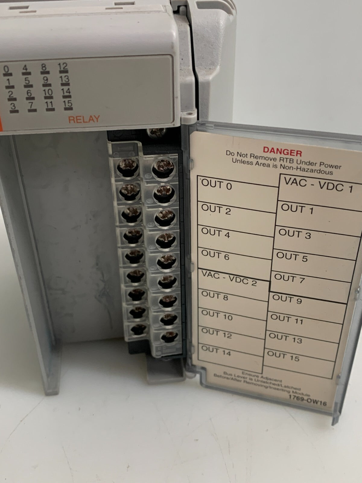 ALLEN BRADLEY   Relay Output Module  1769-0W16  w/Terminator  1769-ECR2
