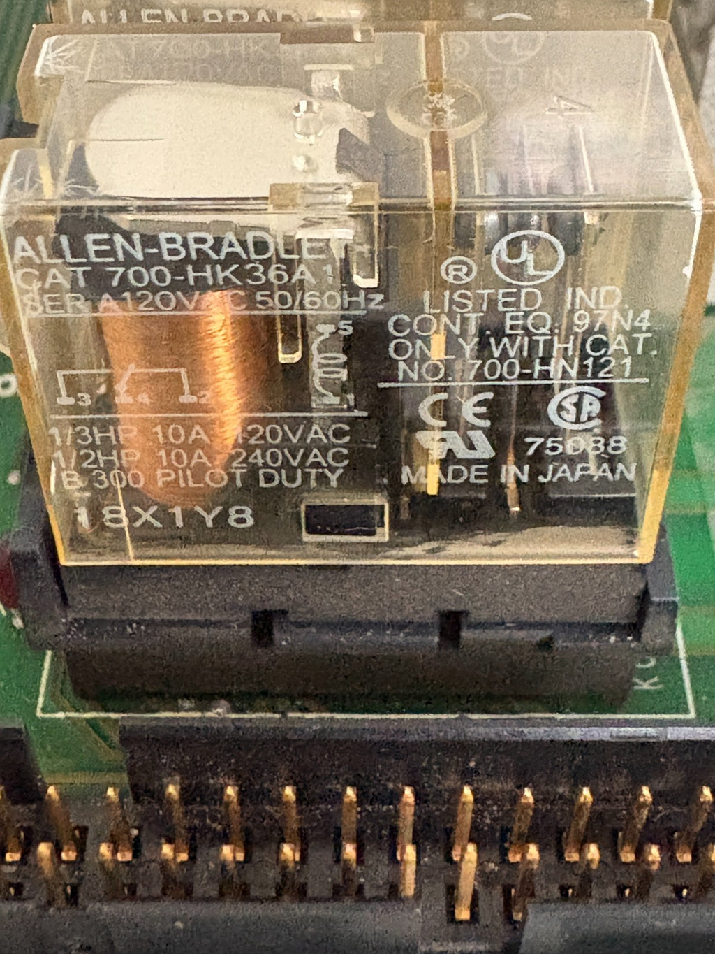 ALLEN BRADLEY 8 RELAY MODULE 1492-XIM120-BR A