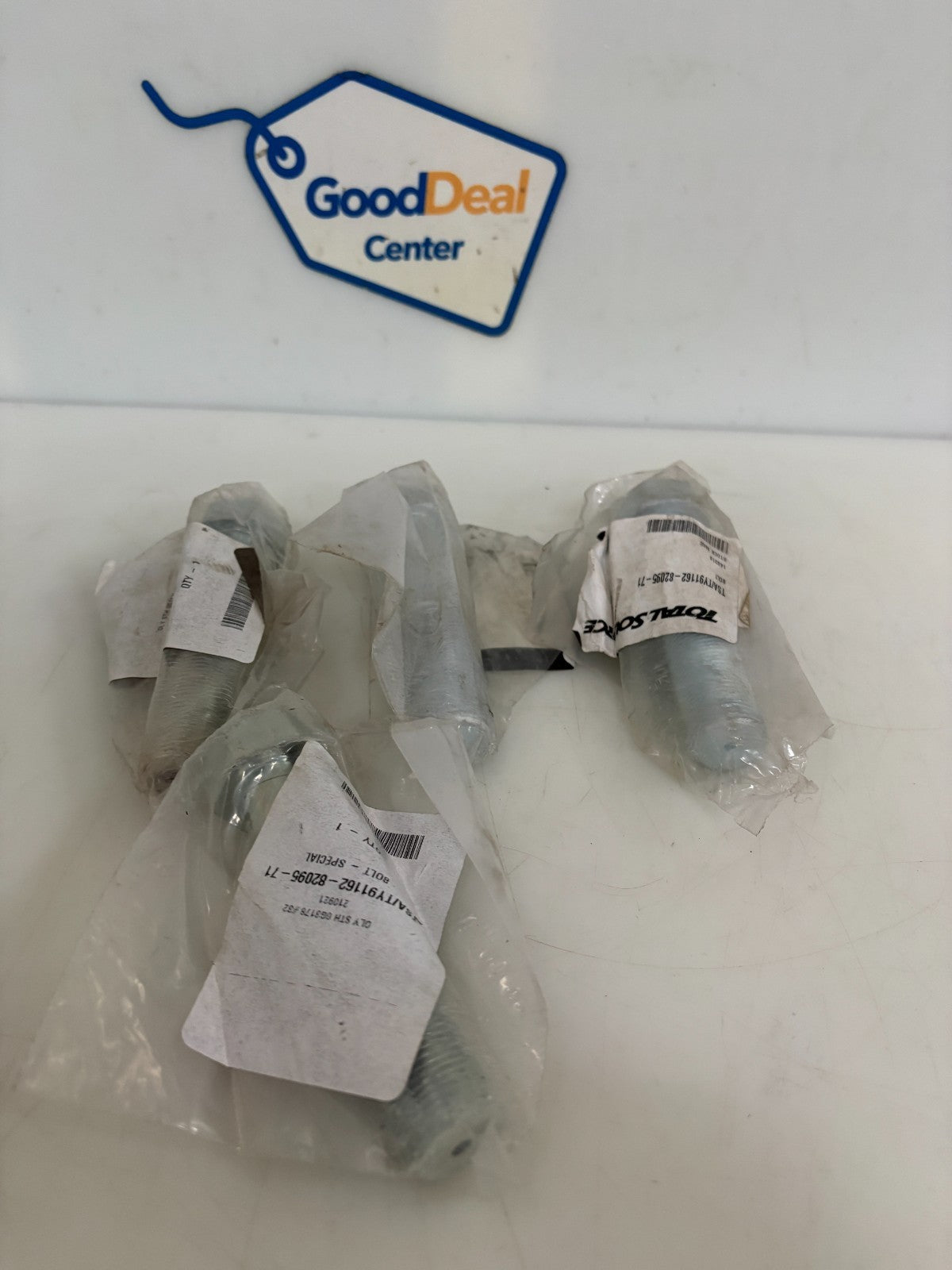 LOT OF 4 TOTAL SOURCE TOYOTA BOLT TSA/TY91162-82095-710