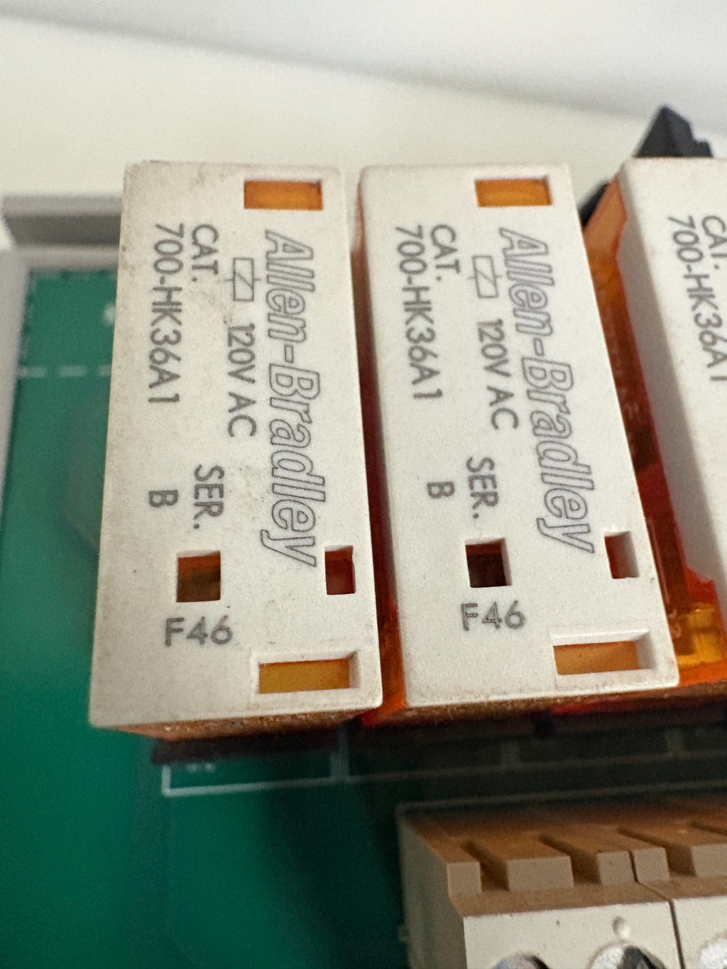 ALLEN BRADLEY RELAY MASTER MODULE 20PIN 1492-X1M20120-8R