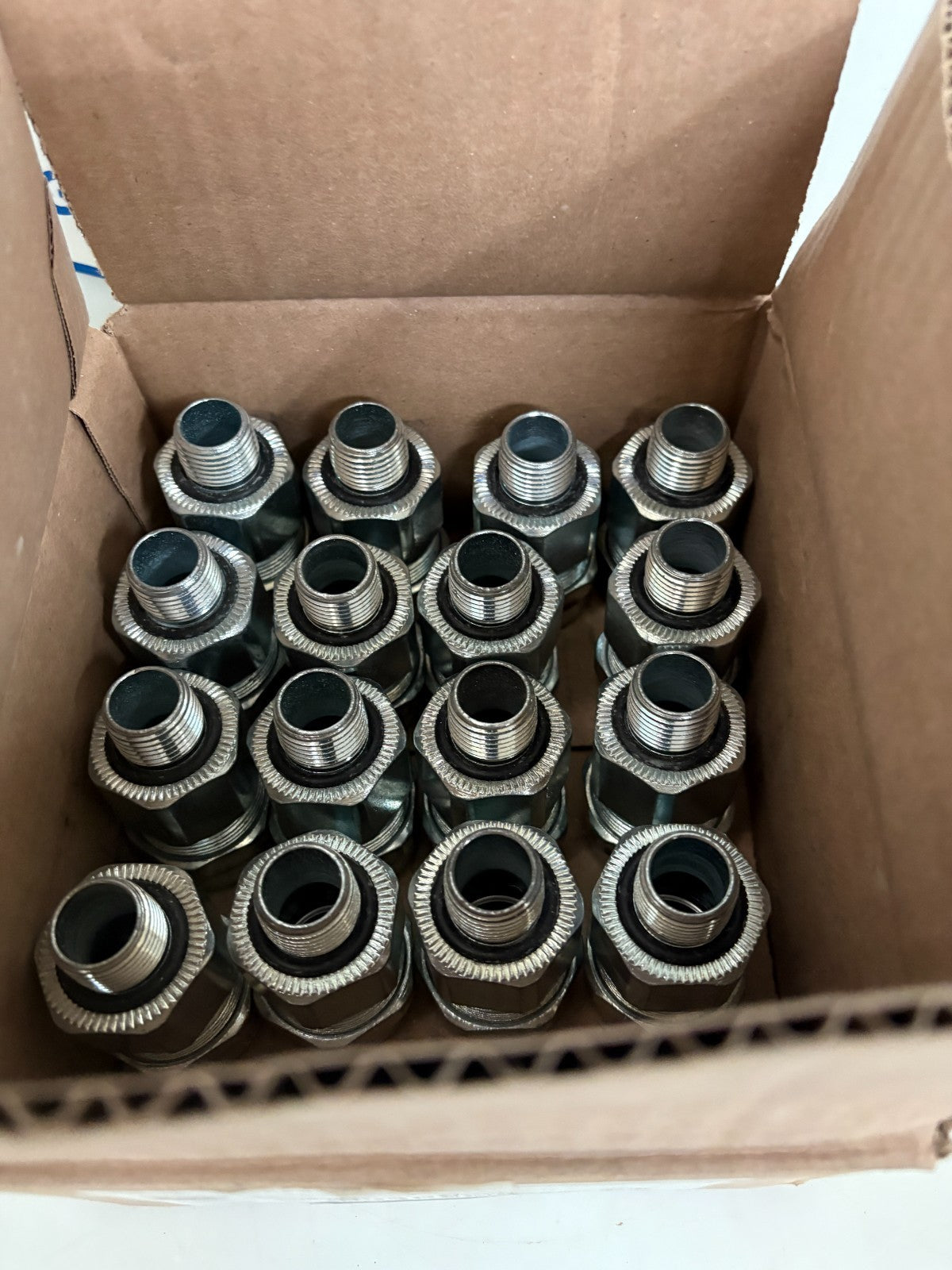 LOT OF 16 ABB THOMAS & BETTS 1/2" STAR TECK CABLE FITTING W/SEALING RING4