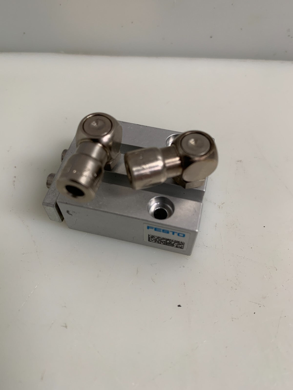FESTO GUIDED ACTUATOR DFM-6-15-P-A-GF 4149946 NEVER USED W/ FITTING