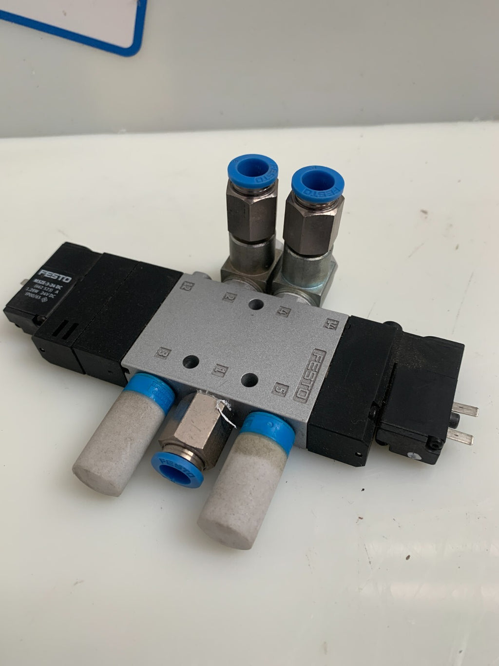 FESTO CPE14-M1BH-5/3G-1/8  Solenoid Valve 196937 w/MSZE-3-24DC 6625233