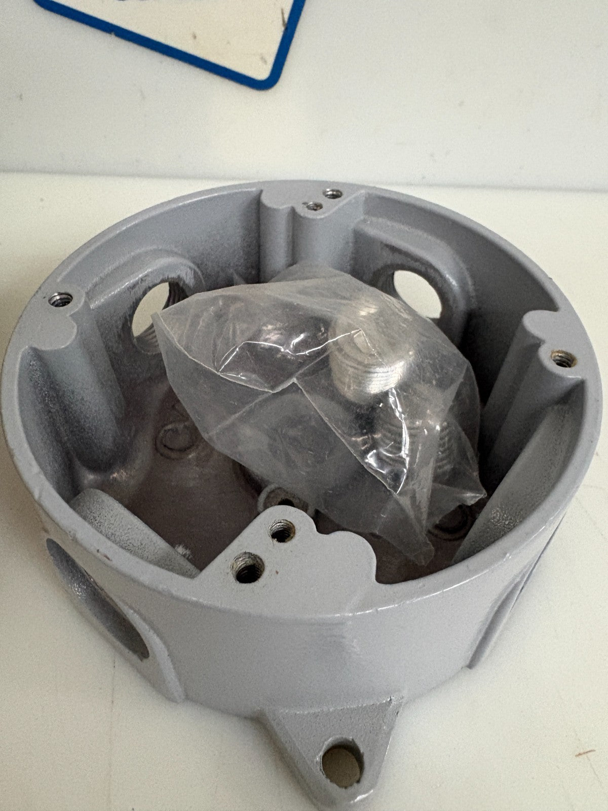 EATON CROUSE HINDS JUNCTION BOX W/4 HUBS 3 PLUGS #VXF101