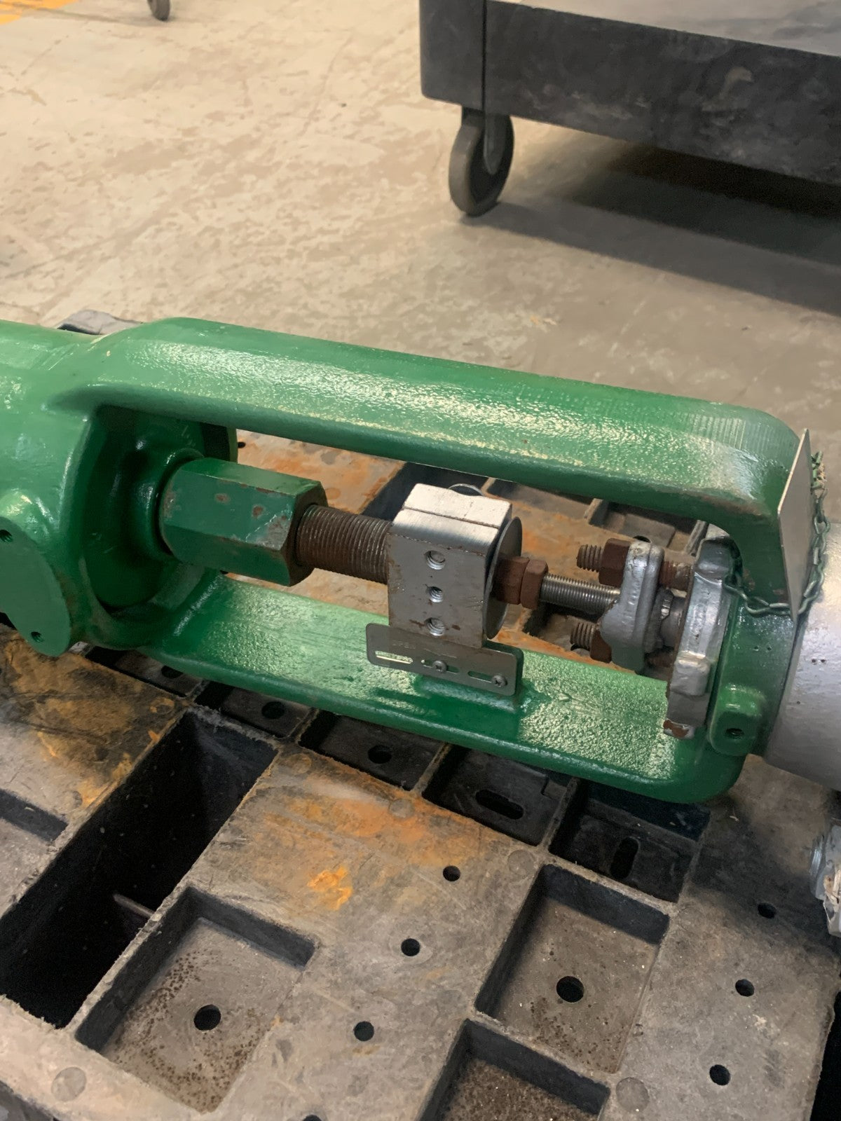 FISHER VALVE ACTUATOR TYPE 667 VALVE #42