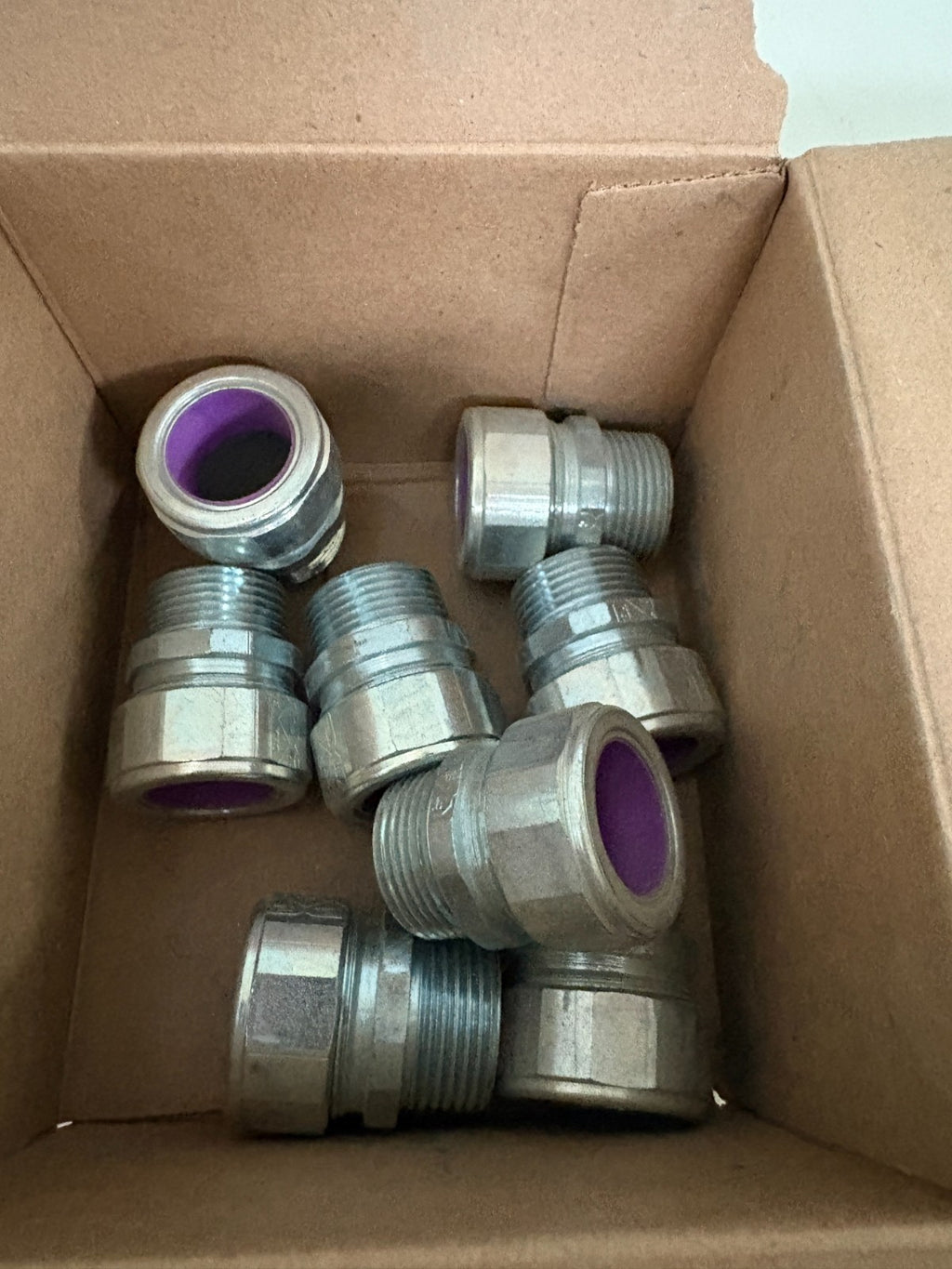 AMERICAN FITTING 3/4 CORD GRID LIQUID-TIGHT CONNECTOR 8 IN BOX4