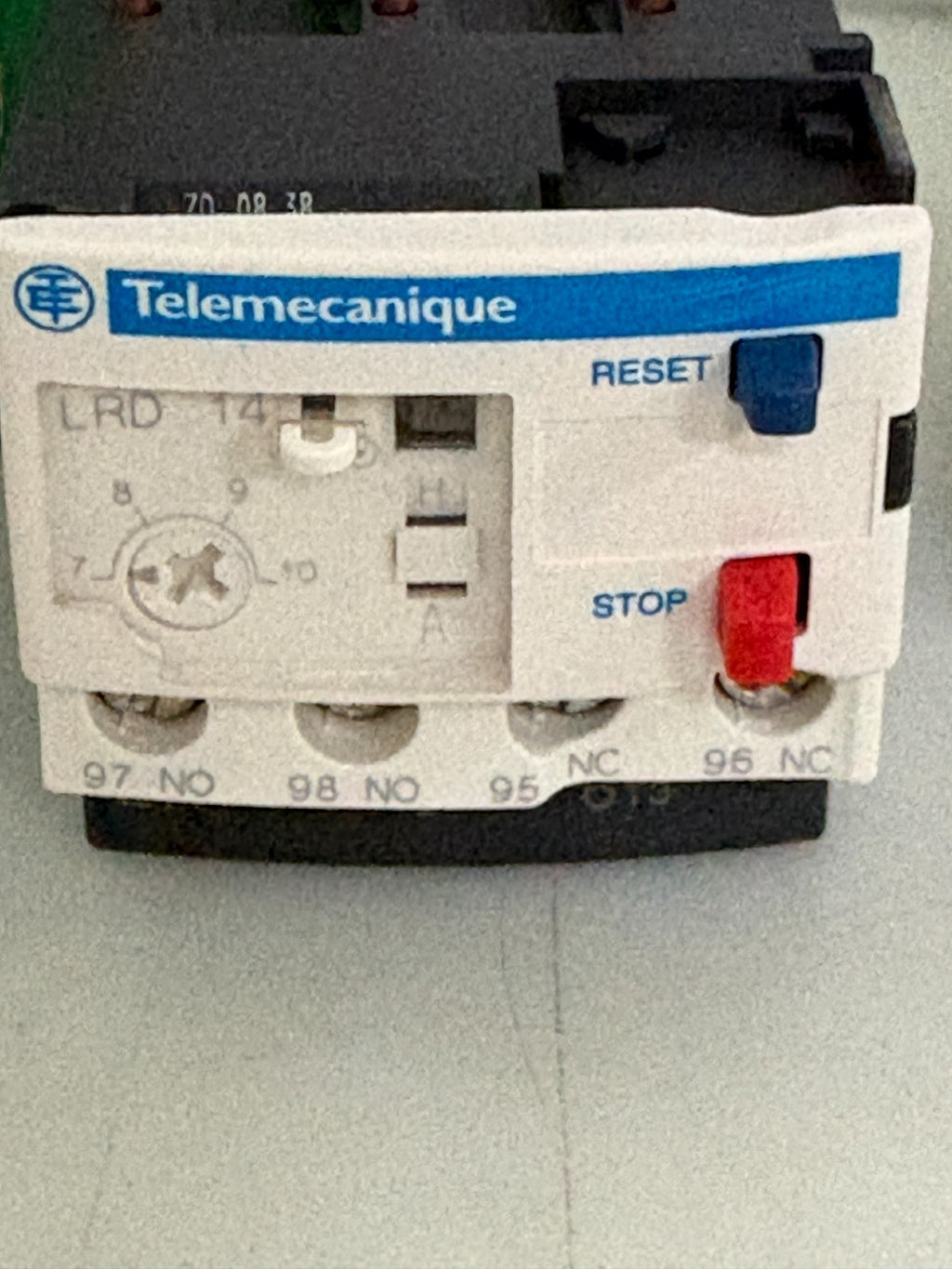 LOT OF 2 TELEMECANIQUE OVERLOAD RELAY LRD141