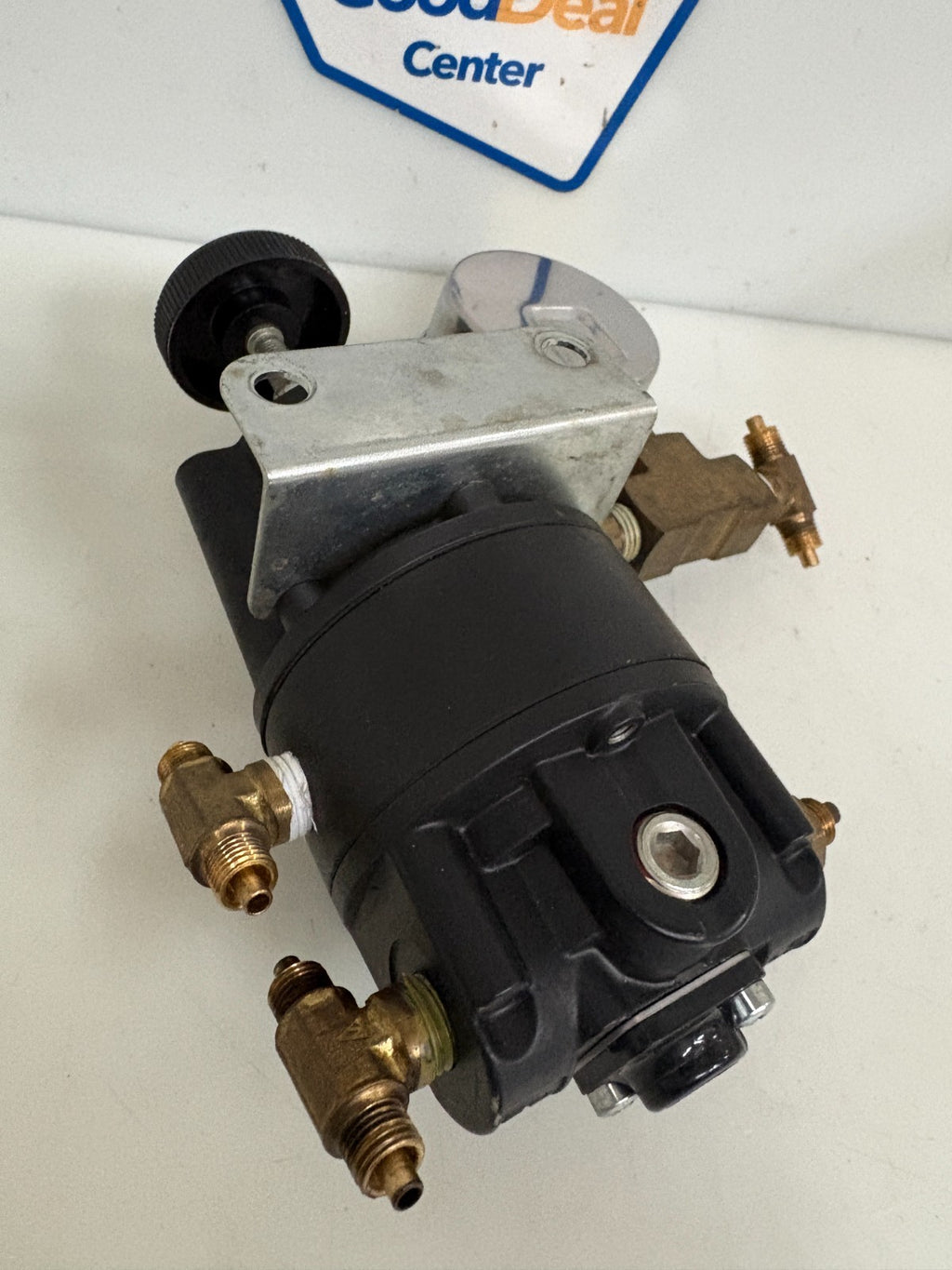FAIRCHILD PRESSURE REGULATOR 0312 W/FITTINGS AND GAUGE