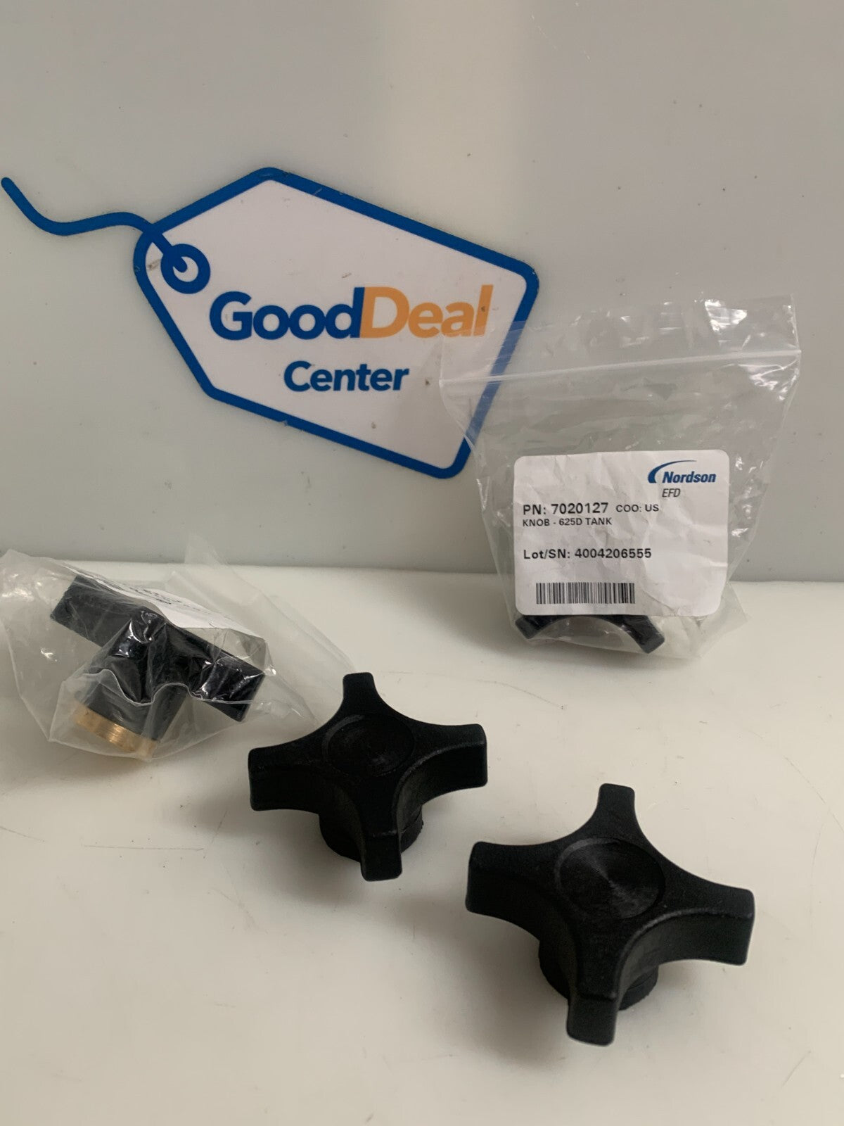 LOT OF 4 NORDSON EFD KNOB 625D TANK 70201270