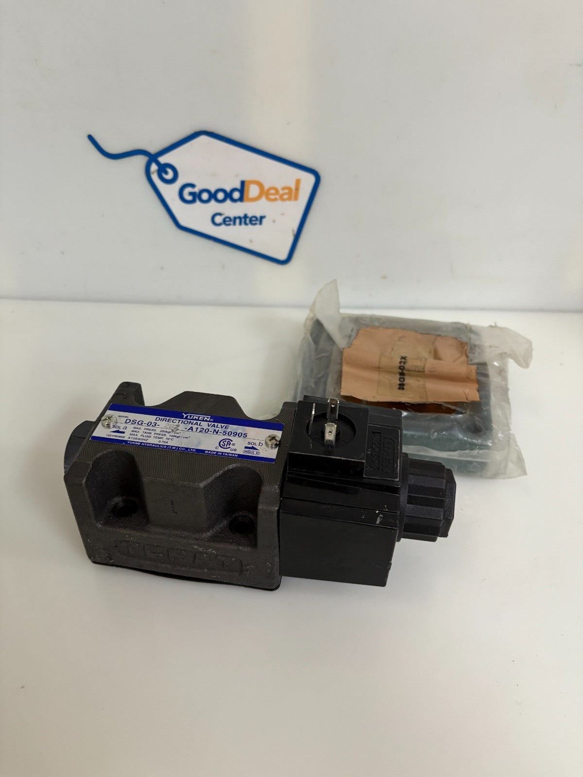 YUKEN DIRECTIONAL VALVE DSG-03-2B3-A120-N-50905 W/SUPPORT PLATE