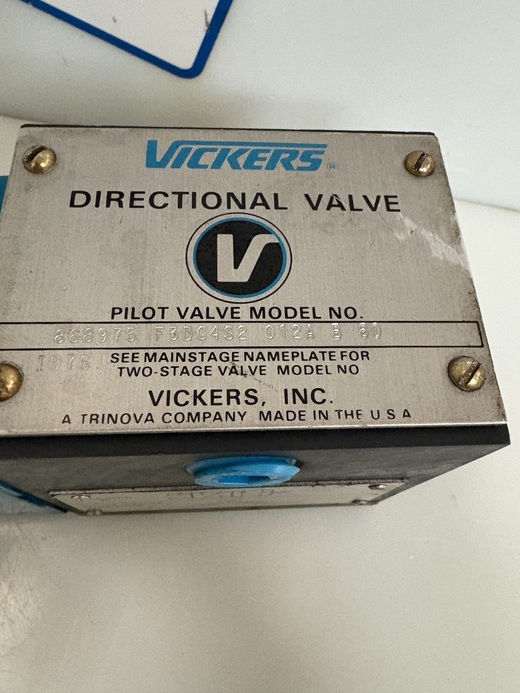 VICKERS DIRECTIONAL VALVE PILOT VALVE #868992 F3-DG4S2 012A B 80