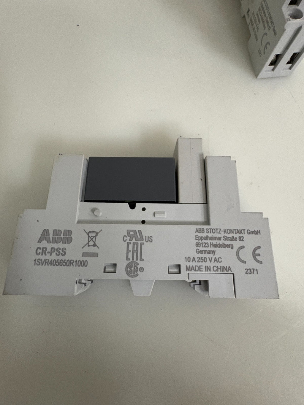 LOT OF 2 ABB RELAY CR-P024DC1 W/CR-PSS BASE
