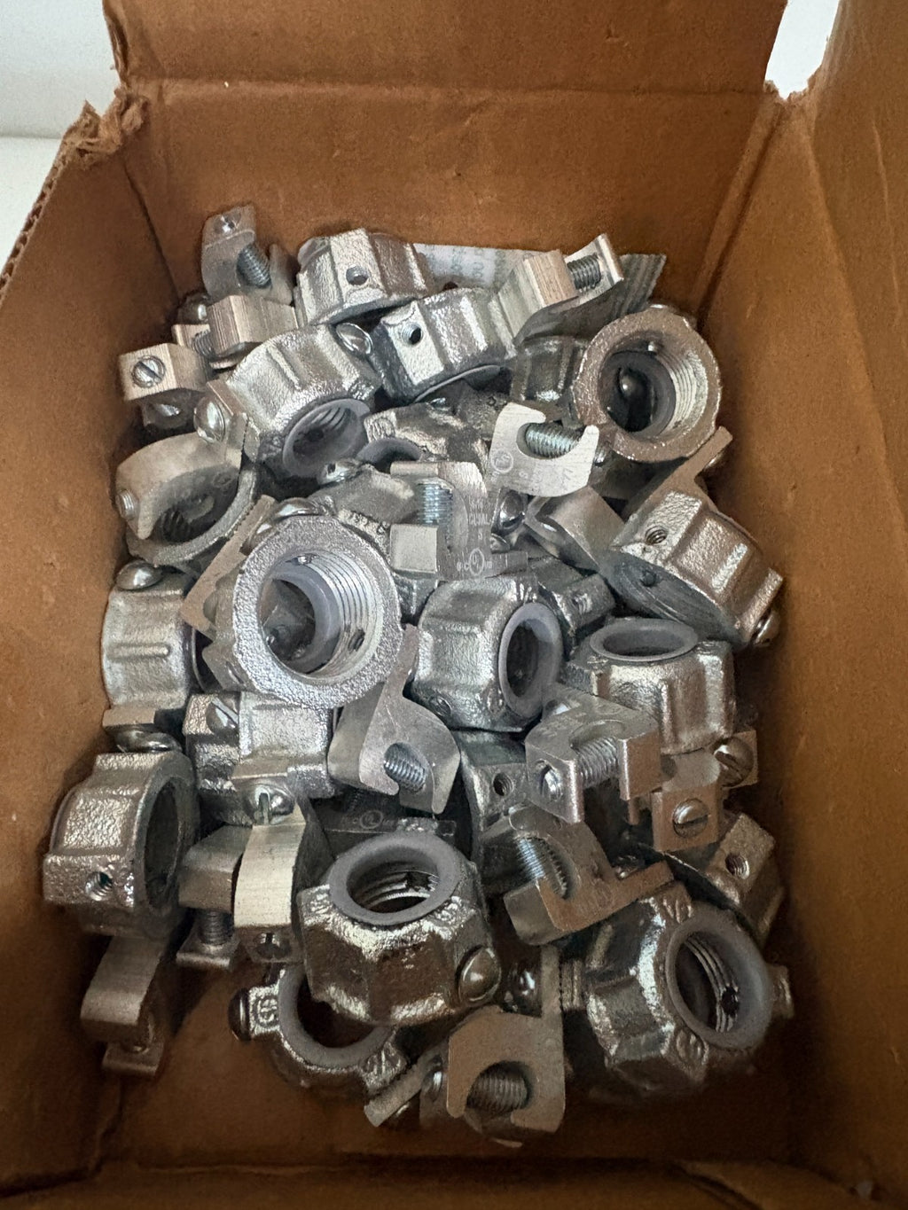 LOT OF 30 EATON CROUSE HINDS 1/2" MI GROUND BUSH-LAY-IN LUG # GLL13