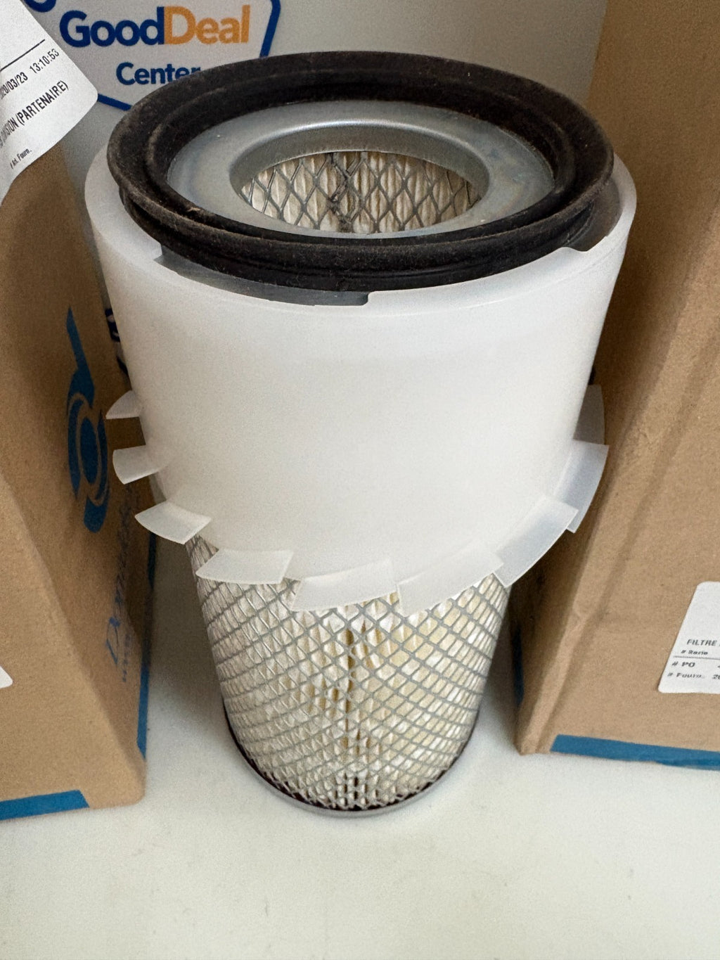 LOT OF 2 DONALDSON AIR FILTER P181052