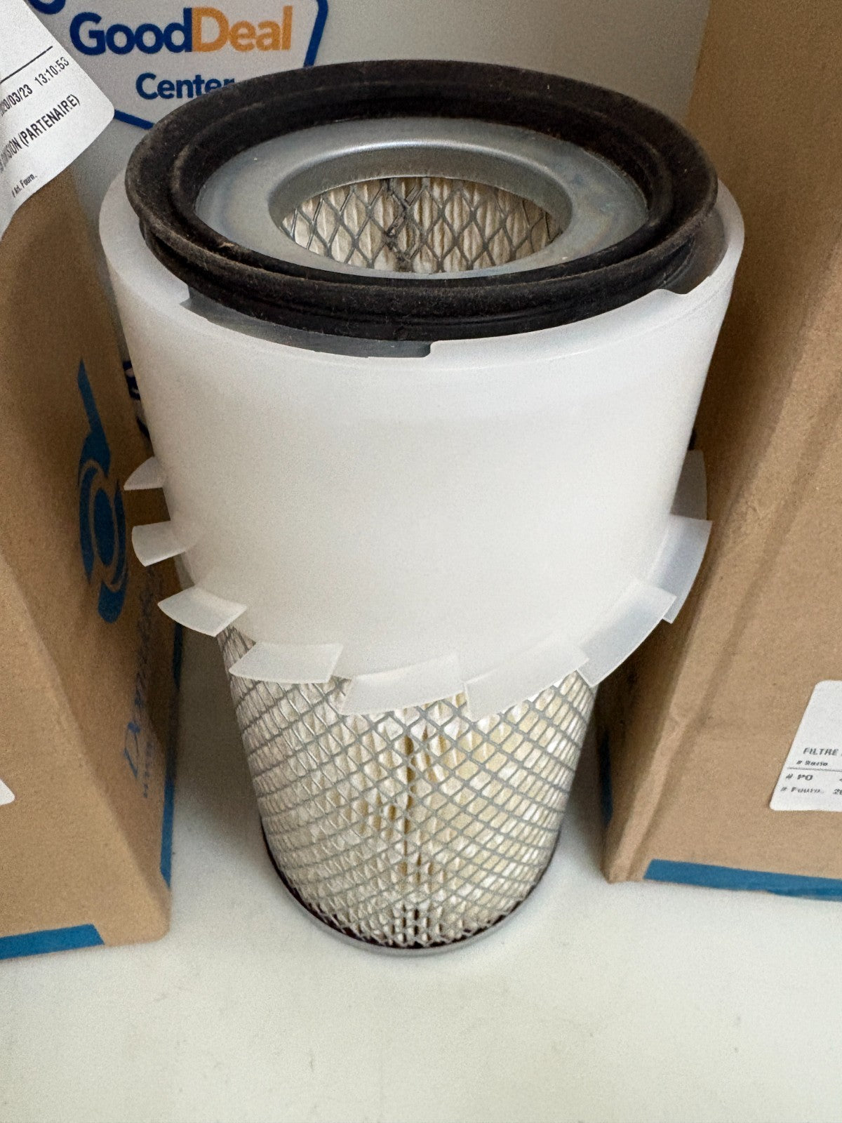 LOT OF 2 DONALDSON AIR FILTER P181052