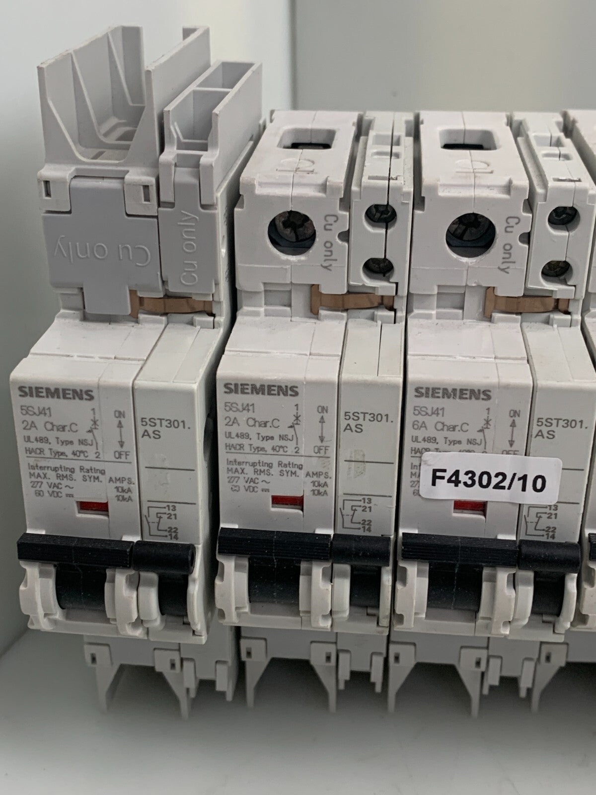 SIEMENS 5SJ41 Circuit Breakers (Lot of 11)  w/ 10Auxiliary Circuit Switch4