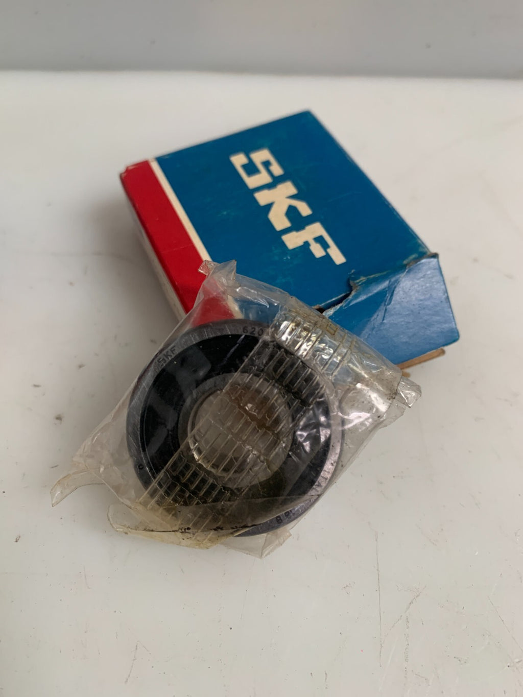 LOT OF 5 SKF EXPLORER BEARING 6201-2RSH1