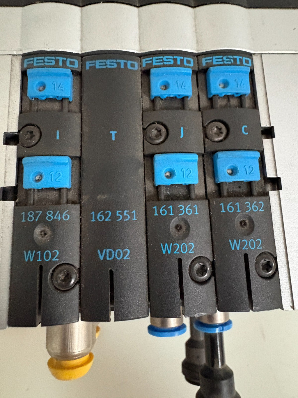 FESTO AIR MANIFOLD MODULE 10P-14-4C-MP-R-Z-ITJC+U