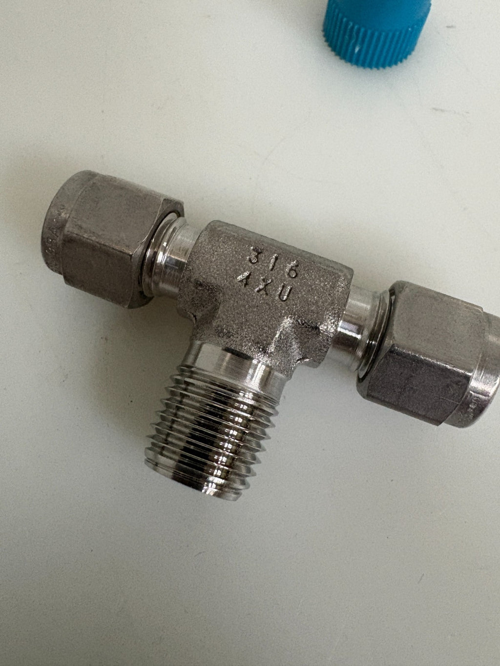 LOT OF 6 SWAGELOK TEE 1/4X1/4X3/8 316-4XU2