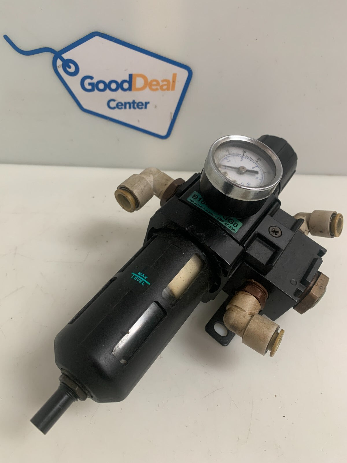 WILKERSON PNEUMATIC FILTER REGULATOR  B18-C4-FGGO  W/GAUGE AND NJ8-C6-C0001