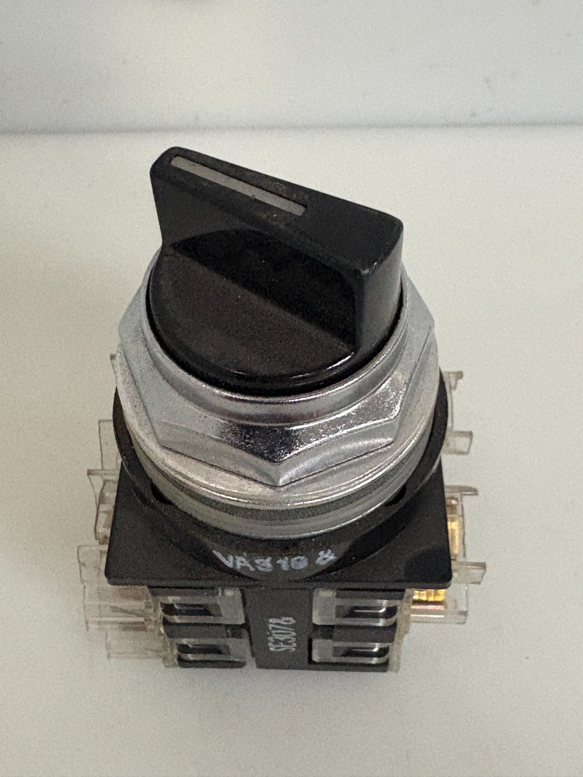 GENERAL ELECTRIC SE307 & CR104P CR104PSG21B SELECTOR SWITCH 2 POS.1
