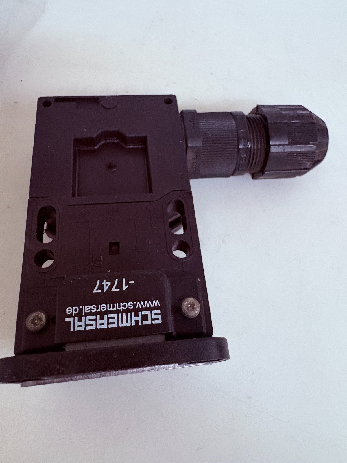 LOT OF 4 SCHMERSAL SAFETY INTERLOCK SWITCH AZ 16-12ZVRK-M202