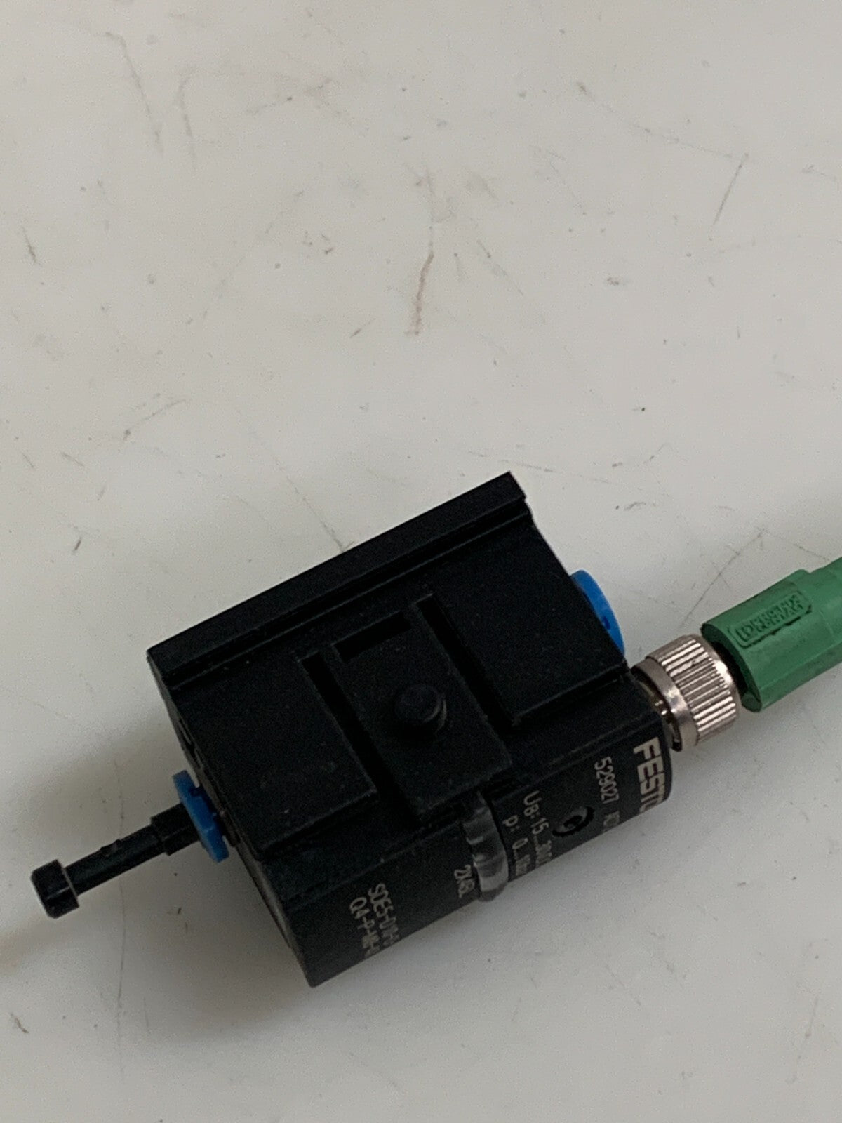 FESTO PRESSURE SENSOR W/CABLE 529027 AD72 SDE5-D10-0-Q4-P-M8-4X2