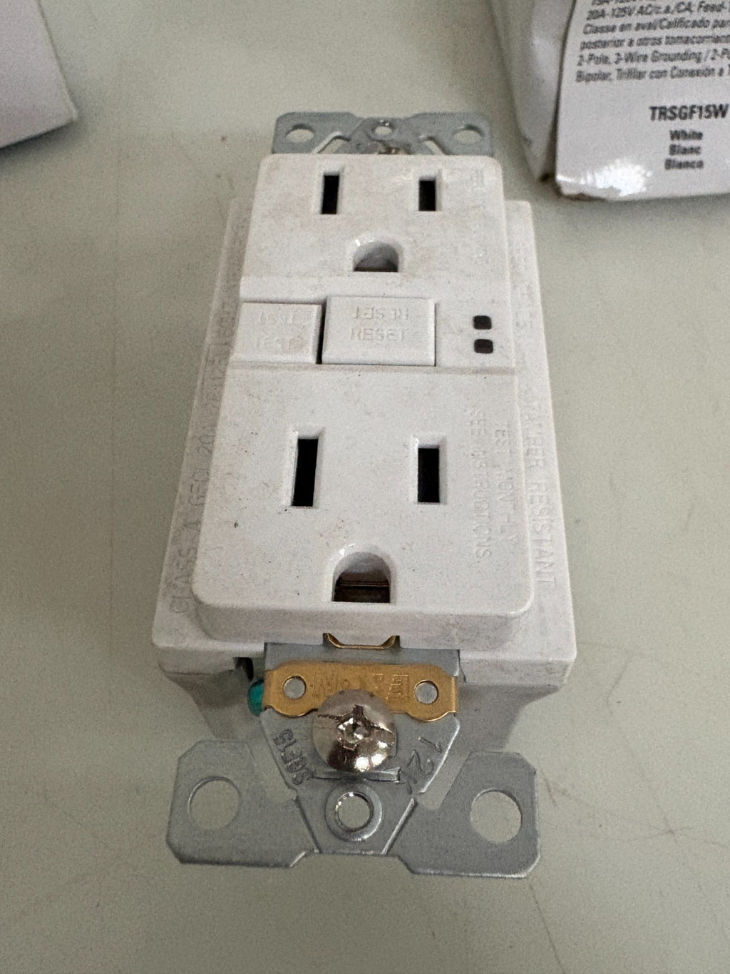LOT OF 2 EATON GROUND FAULT CIRCUIT INTERRUPTER TRSGF15W1