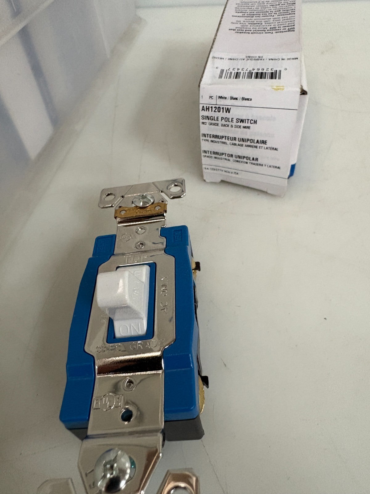 LOT OF 13 EATON SINGLE POLE SWITCH AH1201W1