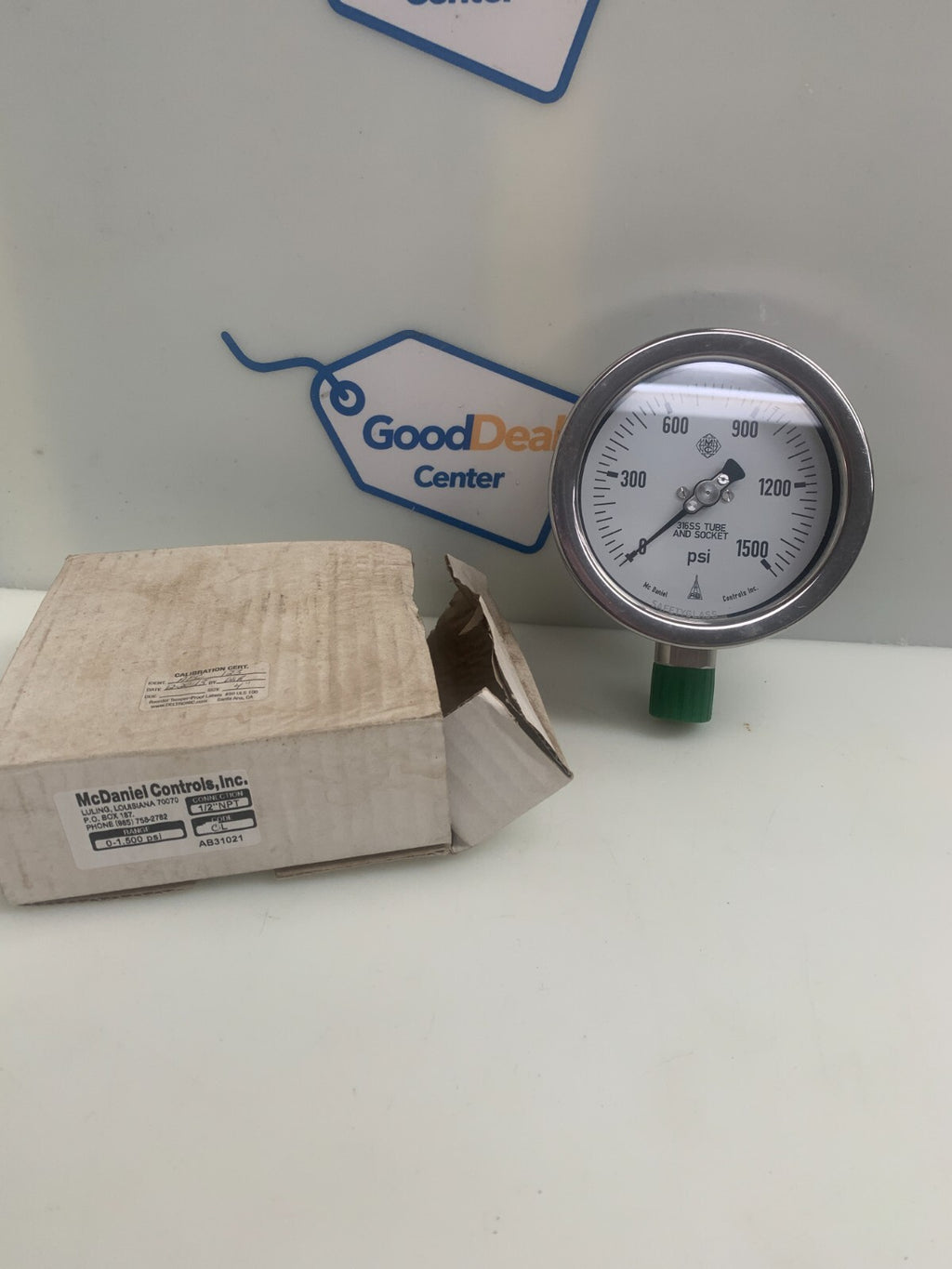 MCDANIEL CONTROLS  1/2''NPT 0-1.500 psi  Gauge Tube & Socket   AB310210