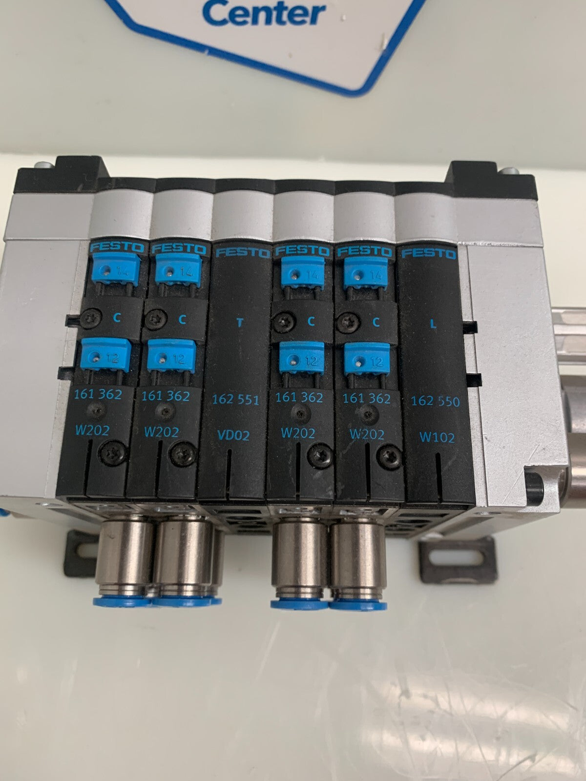 FESTO  Manifold Unit   (Details are in the description)