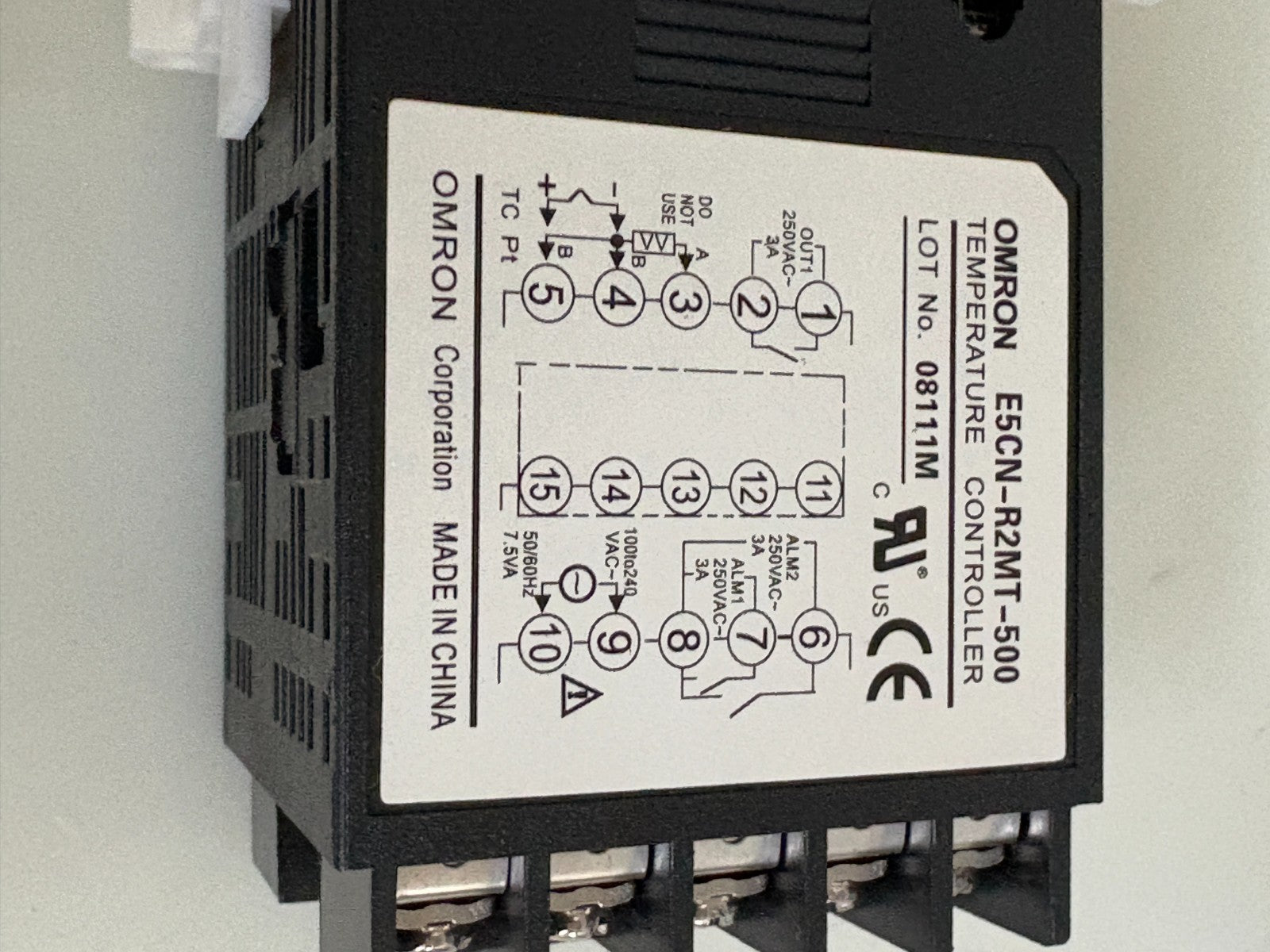 OMRON TEMPERATURE CONTROLLER E5CN-R2MT-500